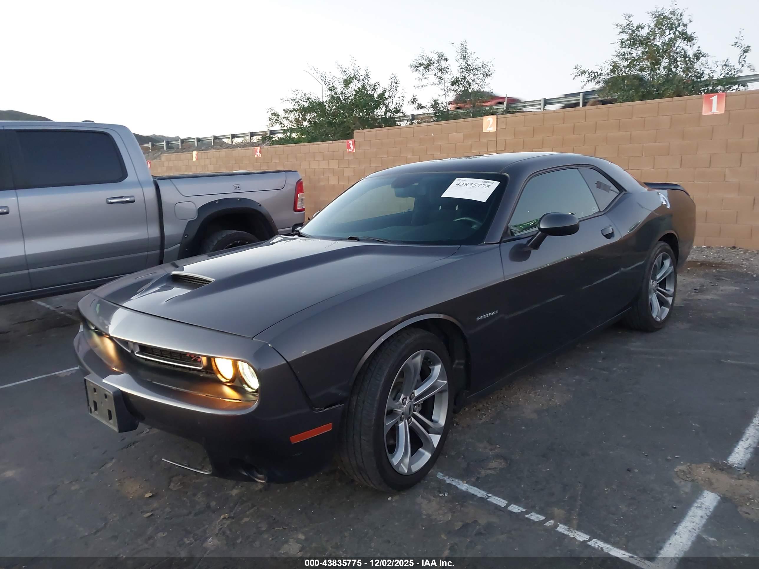 DODGE CHALLENGER image 6