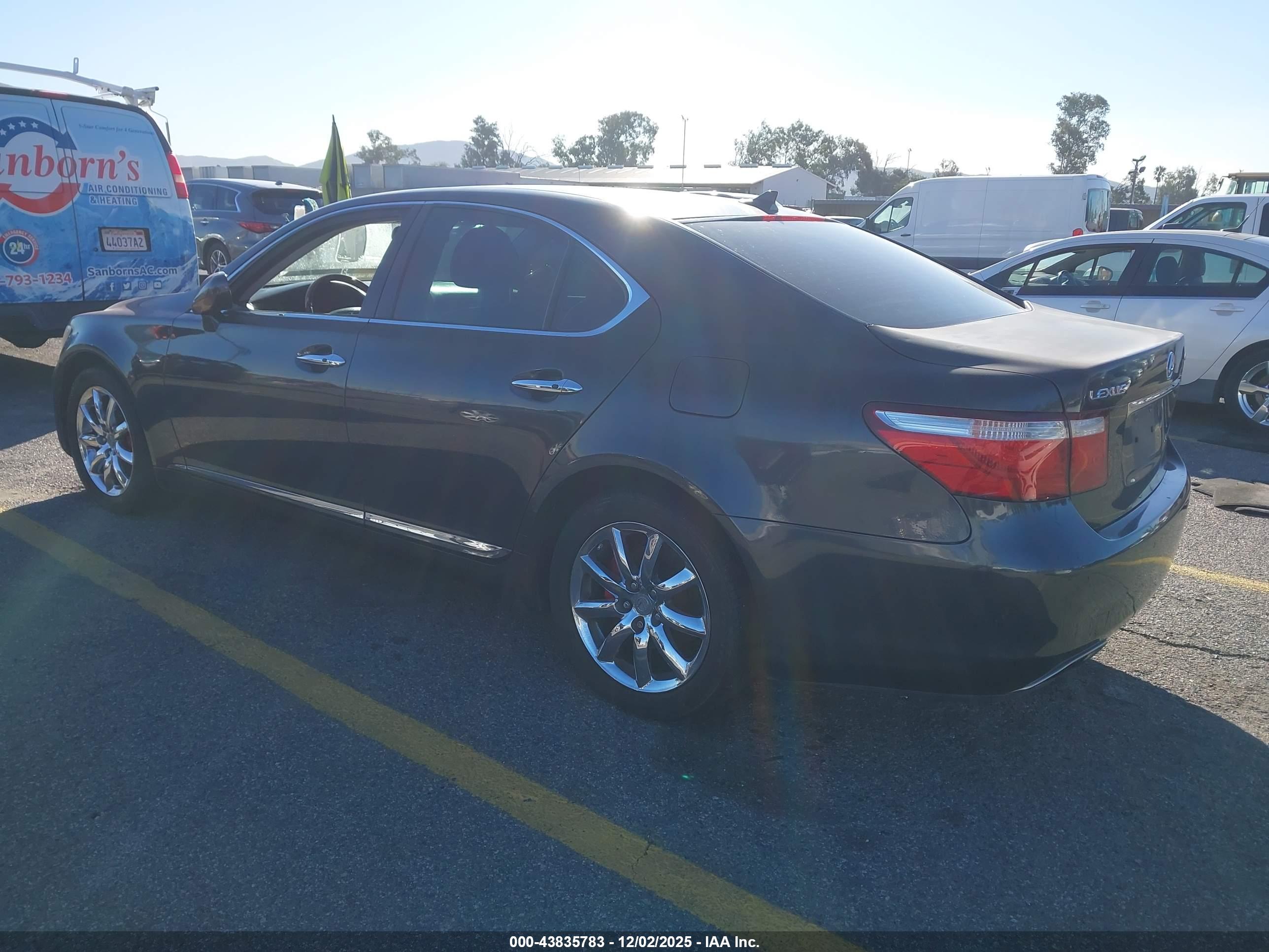 LEXUS LS image 3