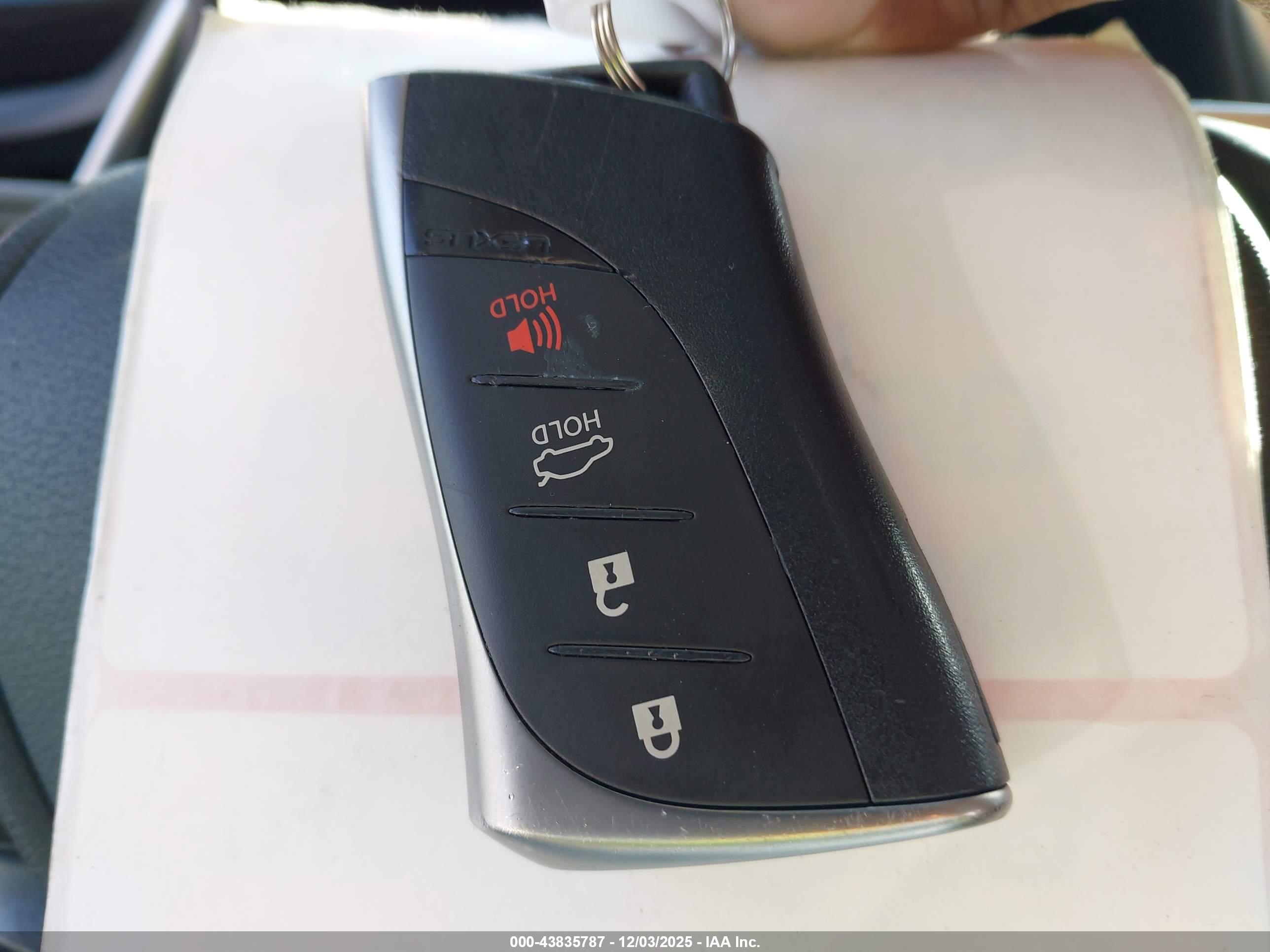 LEXUS ES image 11