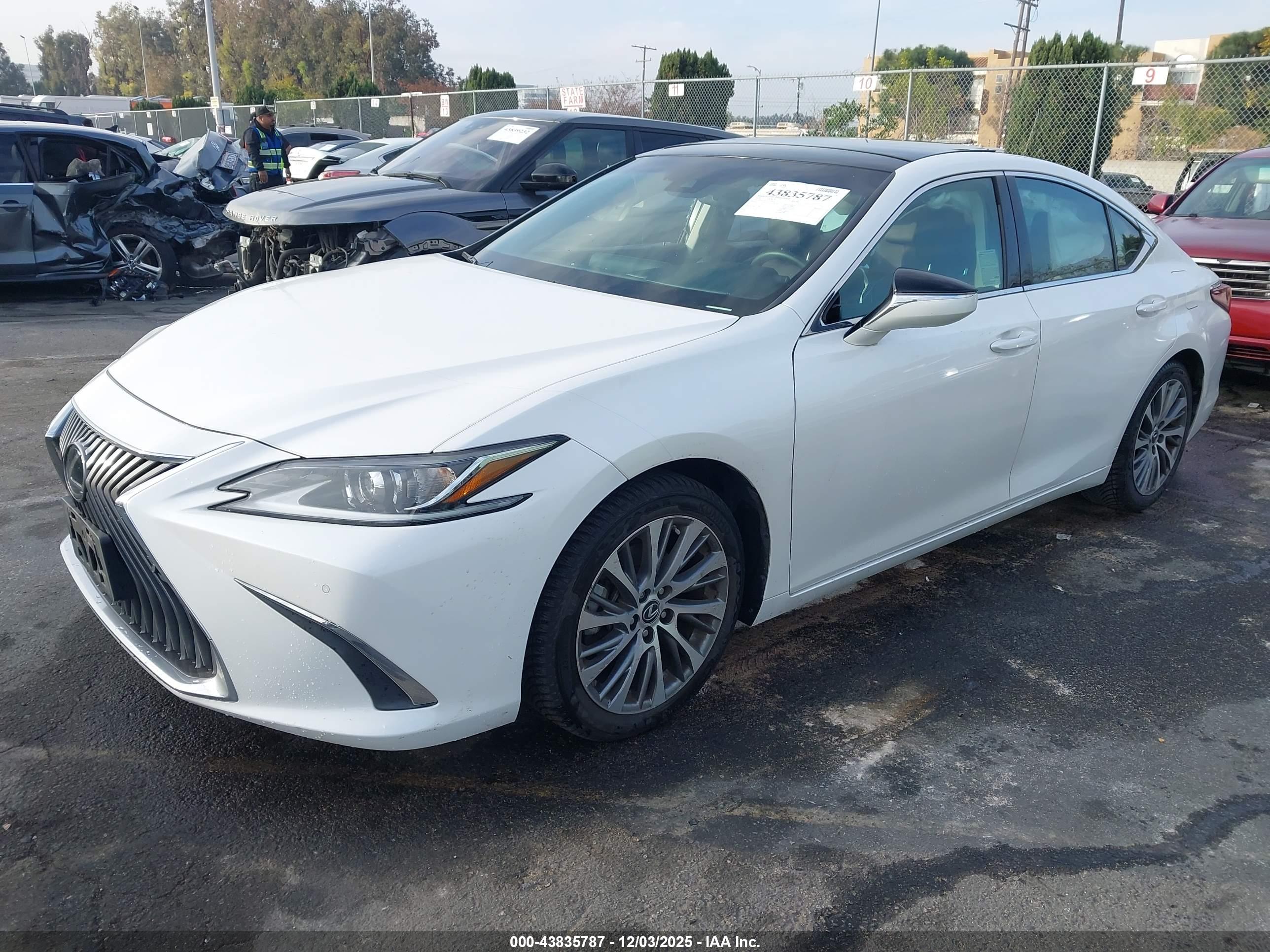LEXUS ES image 2