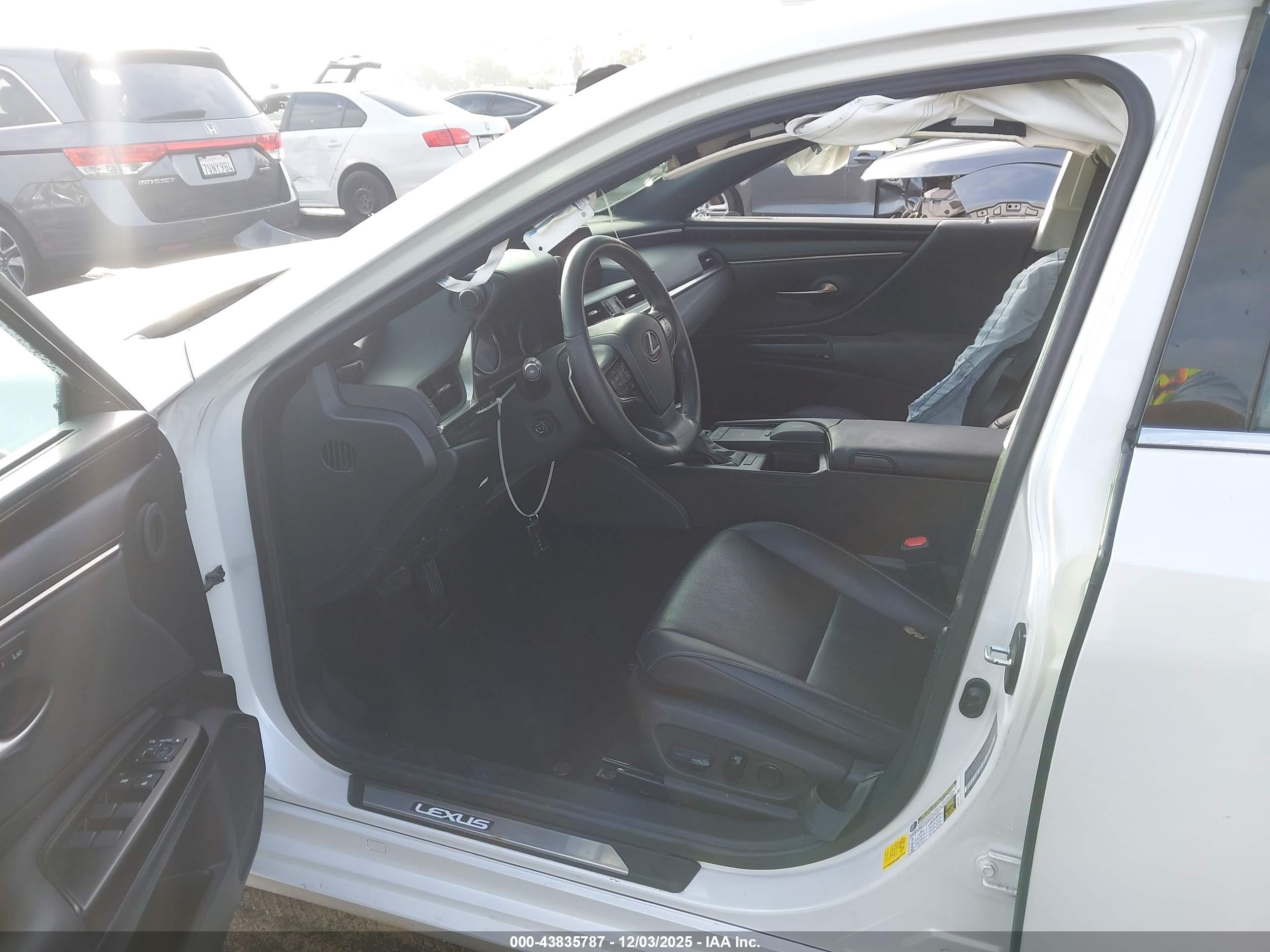 LEXUS ES image 5