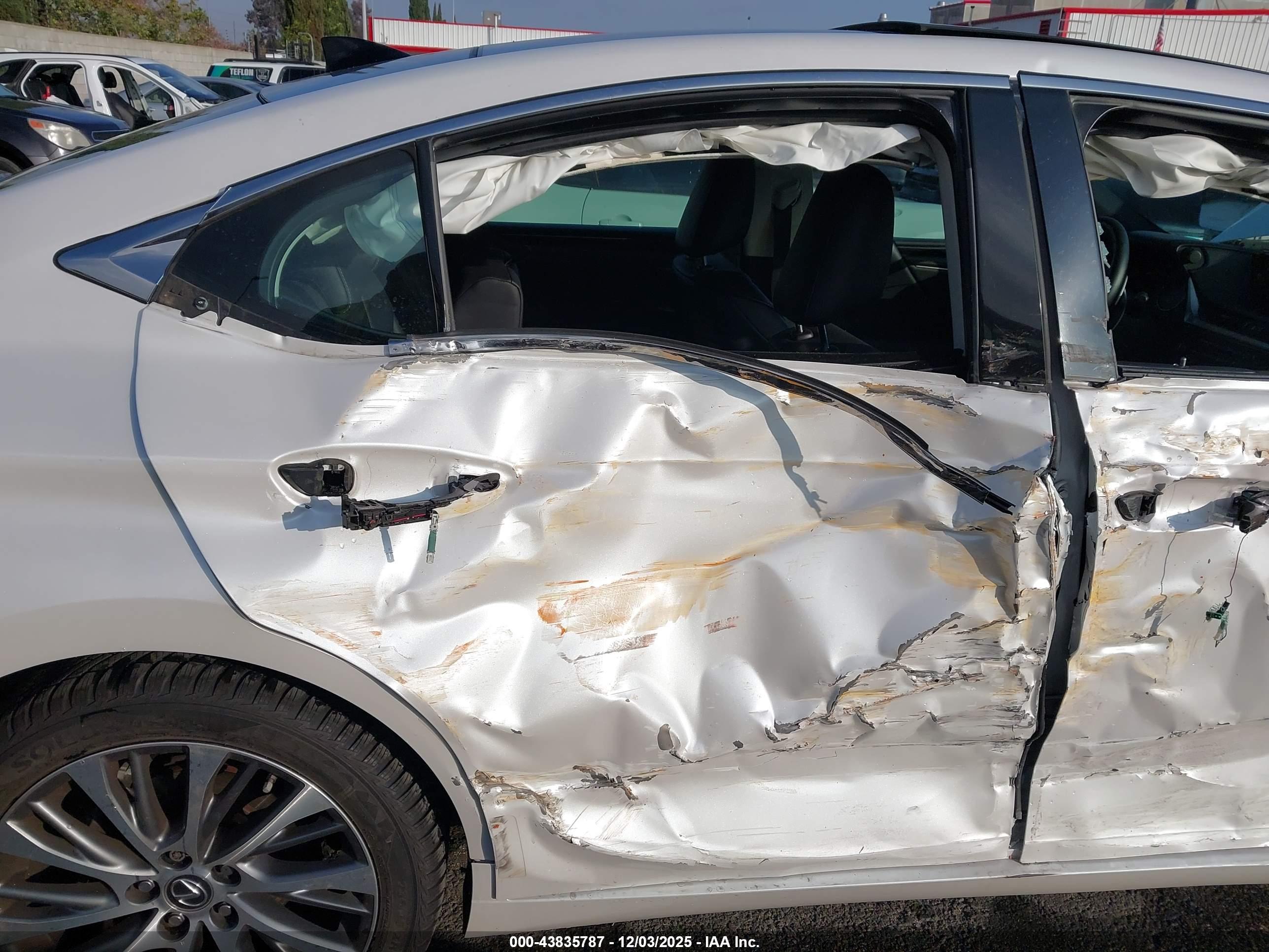 LEXUS ES image 6