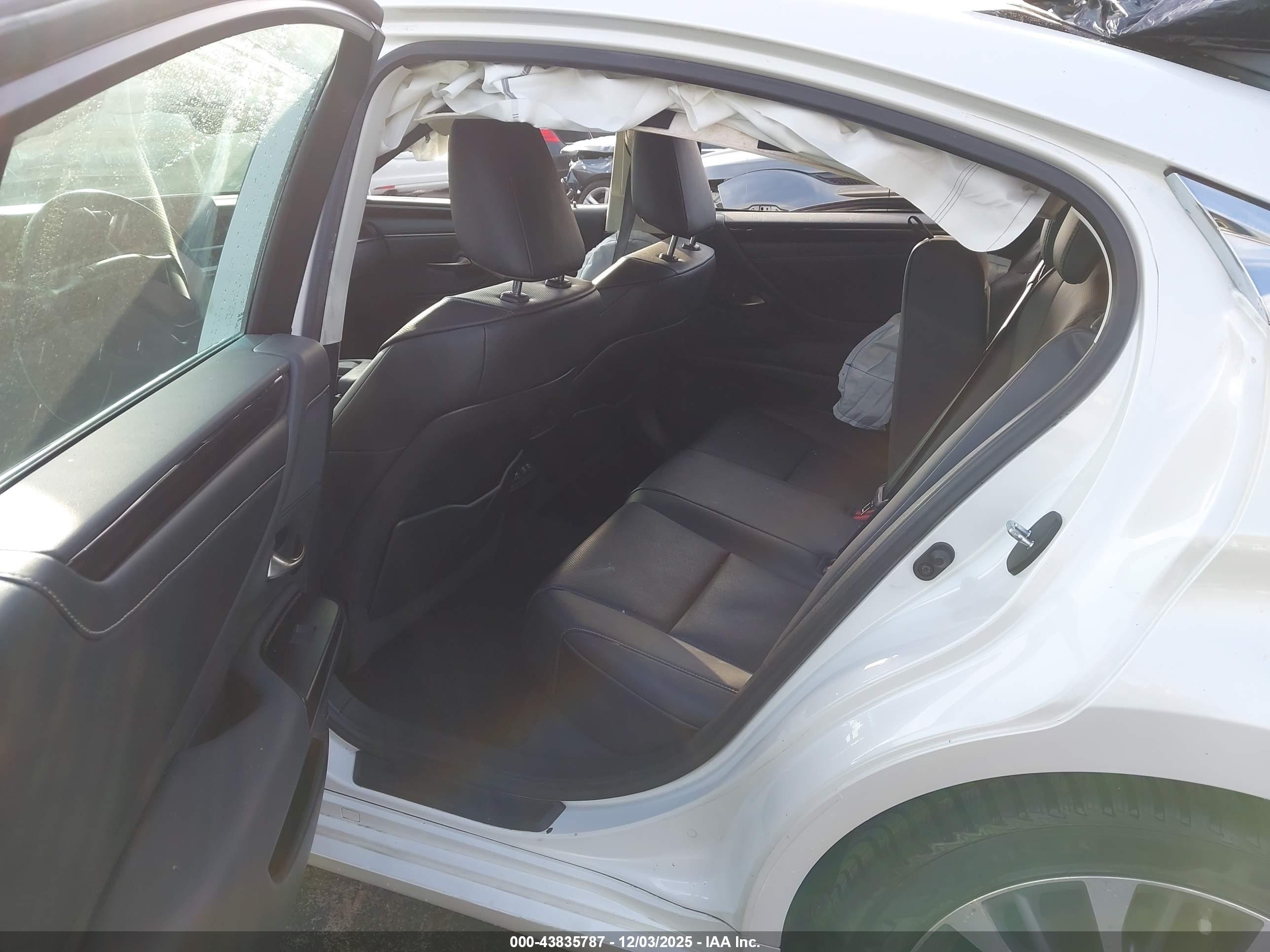 LEXUS ES image 8