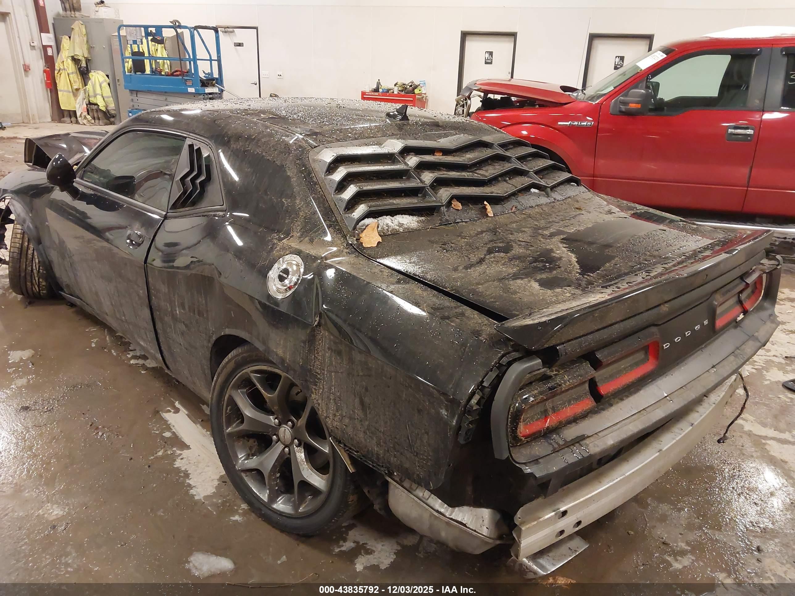 DODGE CHALLENGER image 3