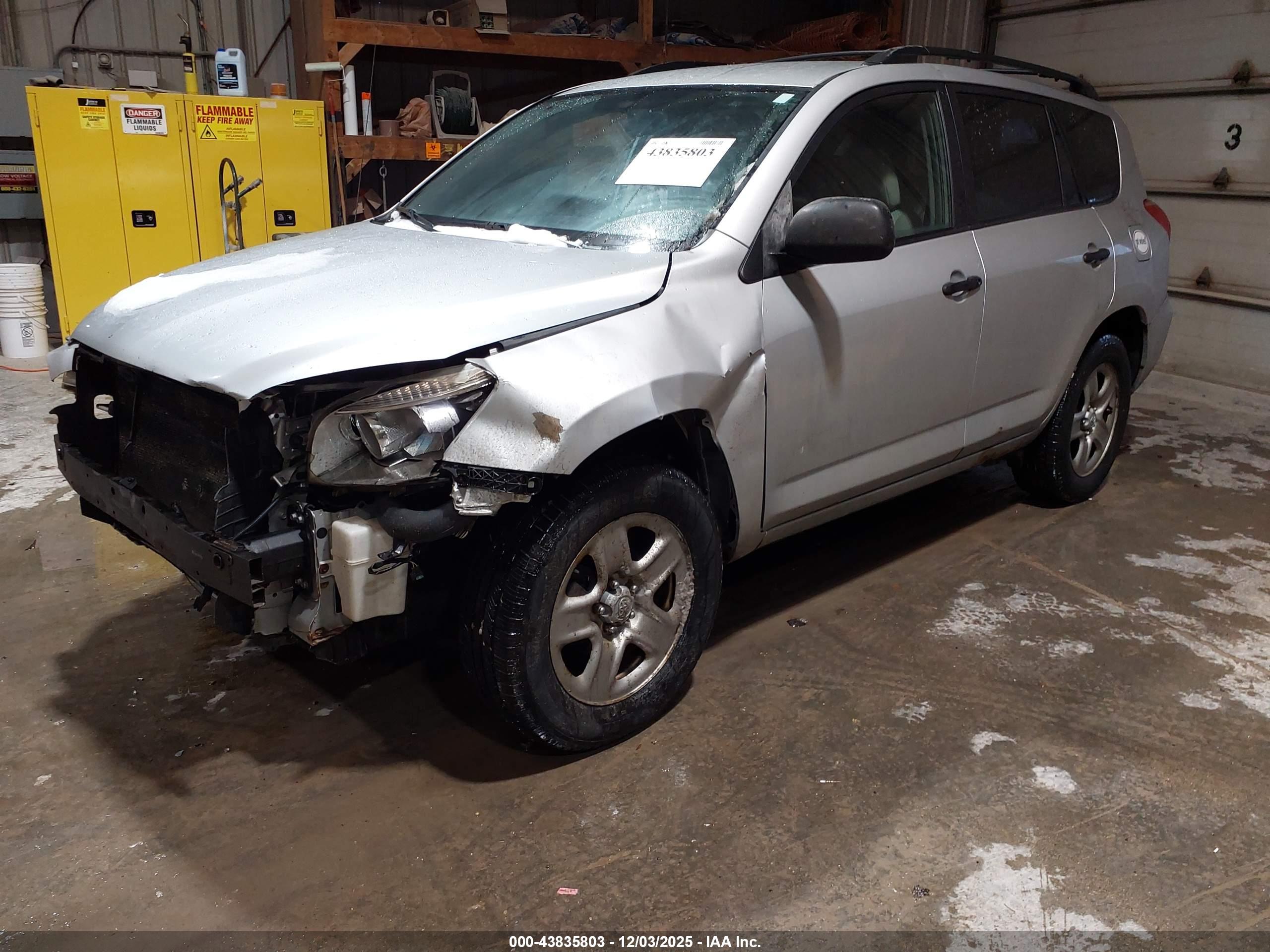 TOYOTA RAV4 image 2