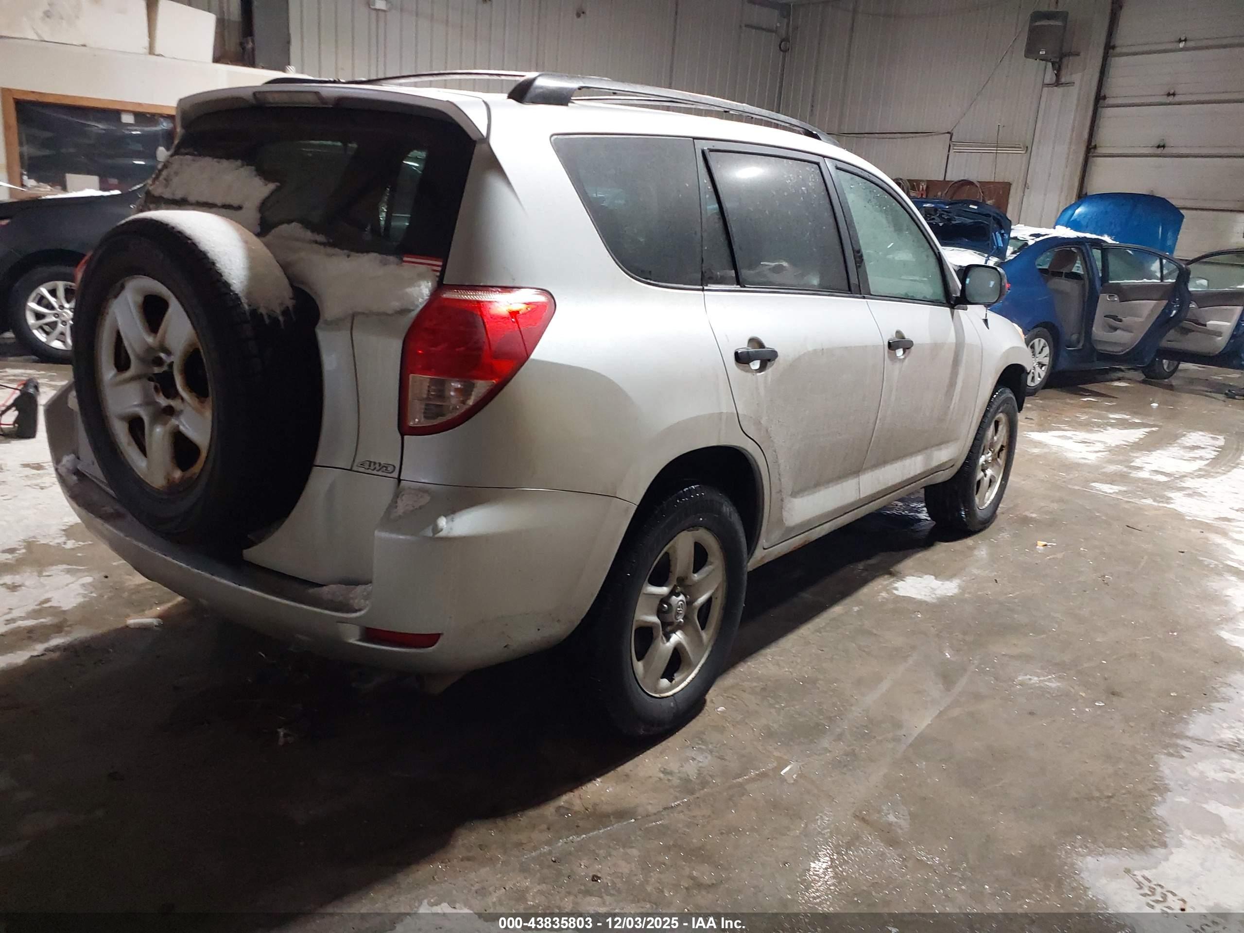TOYOTA RAV4 image 4