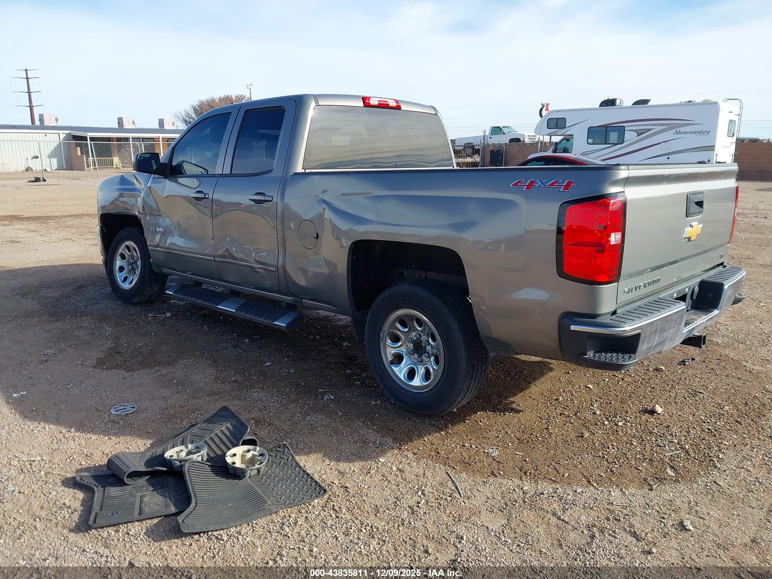 CHEVROLET SILVERADO image 3
