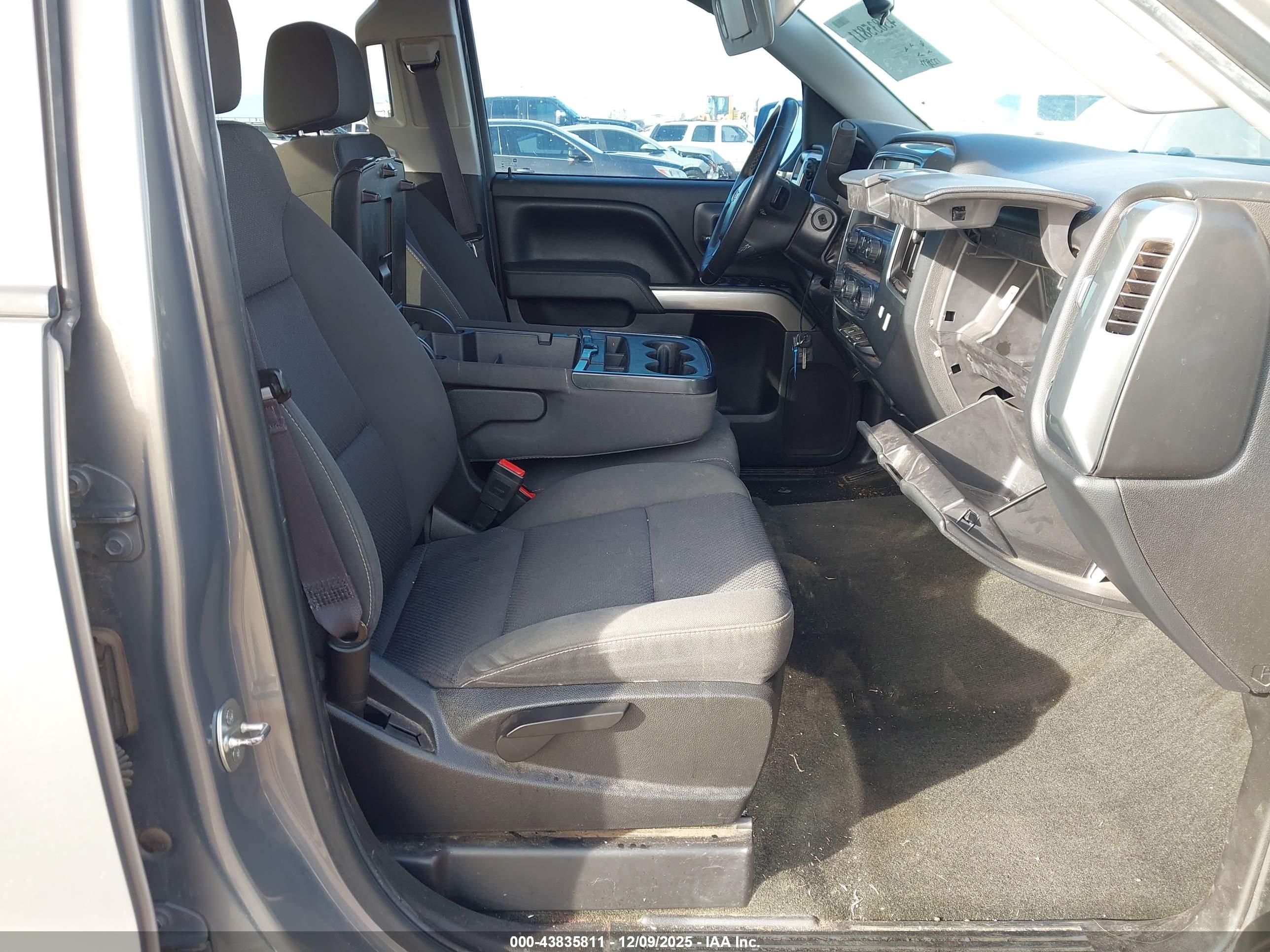 CHEVROLET SILVERADO image 5