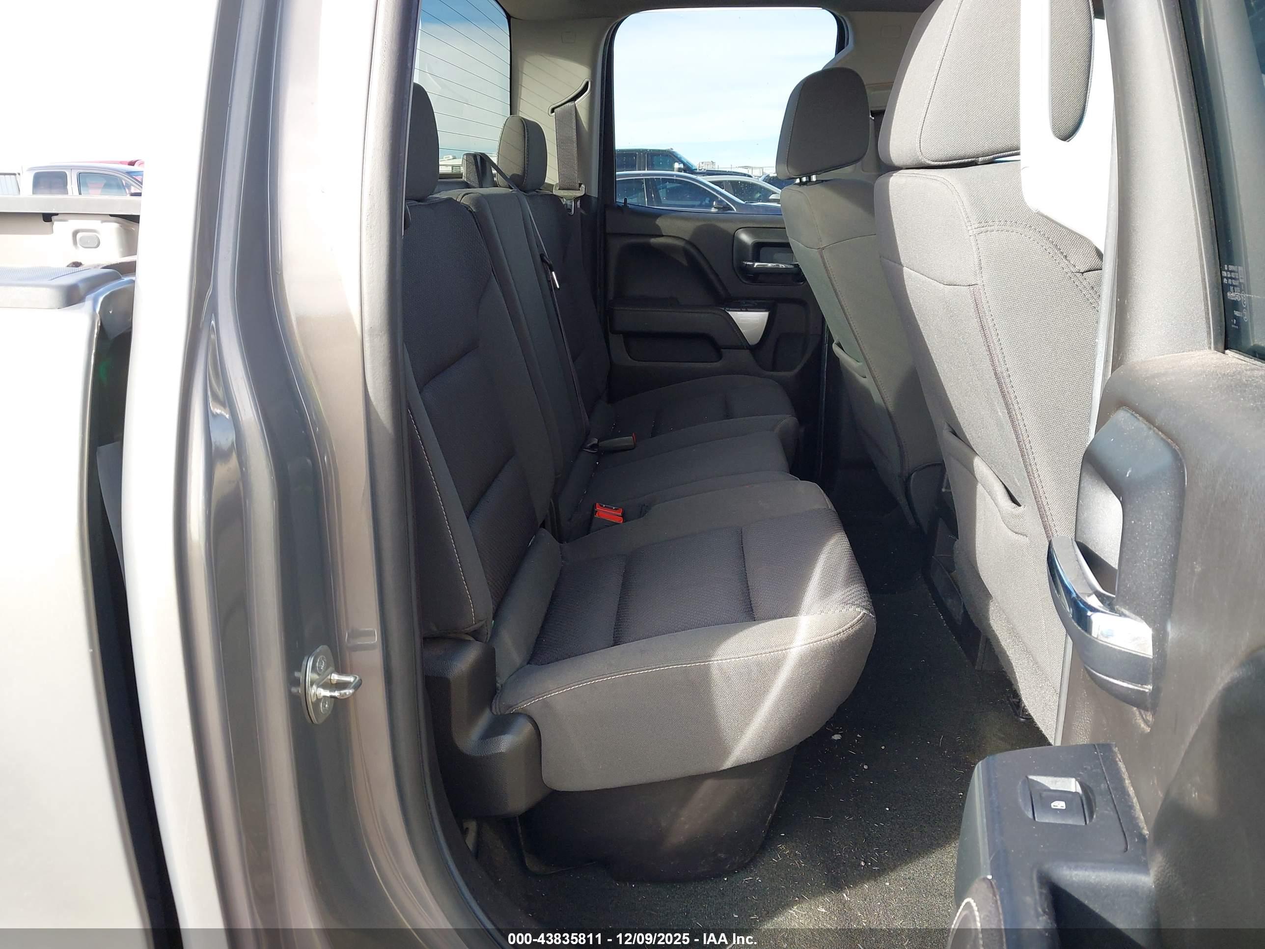 CHEVROLET SILVERADO image 8