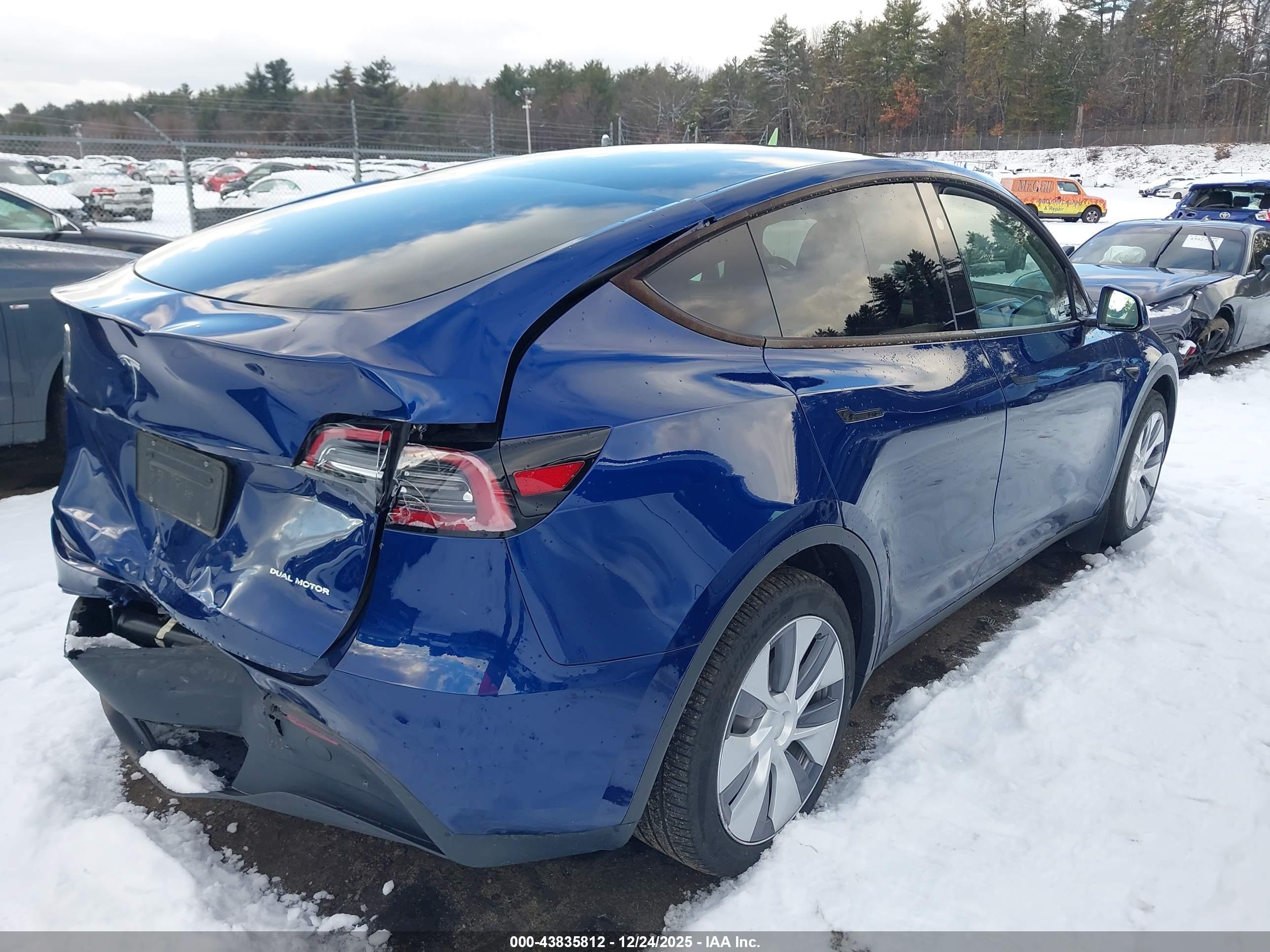 TESLA MODEL image 4