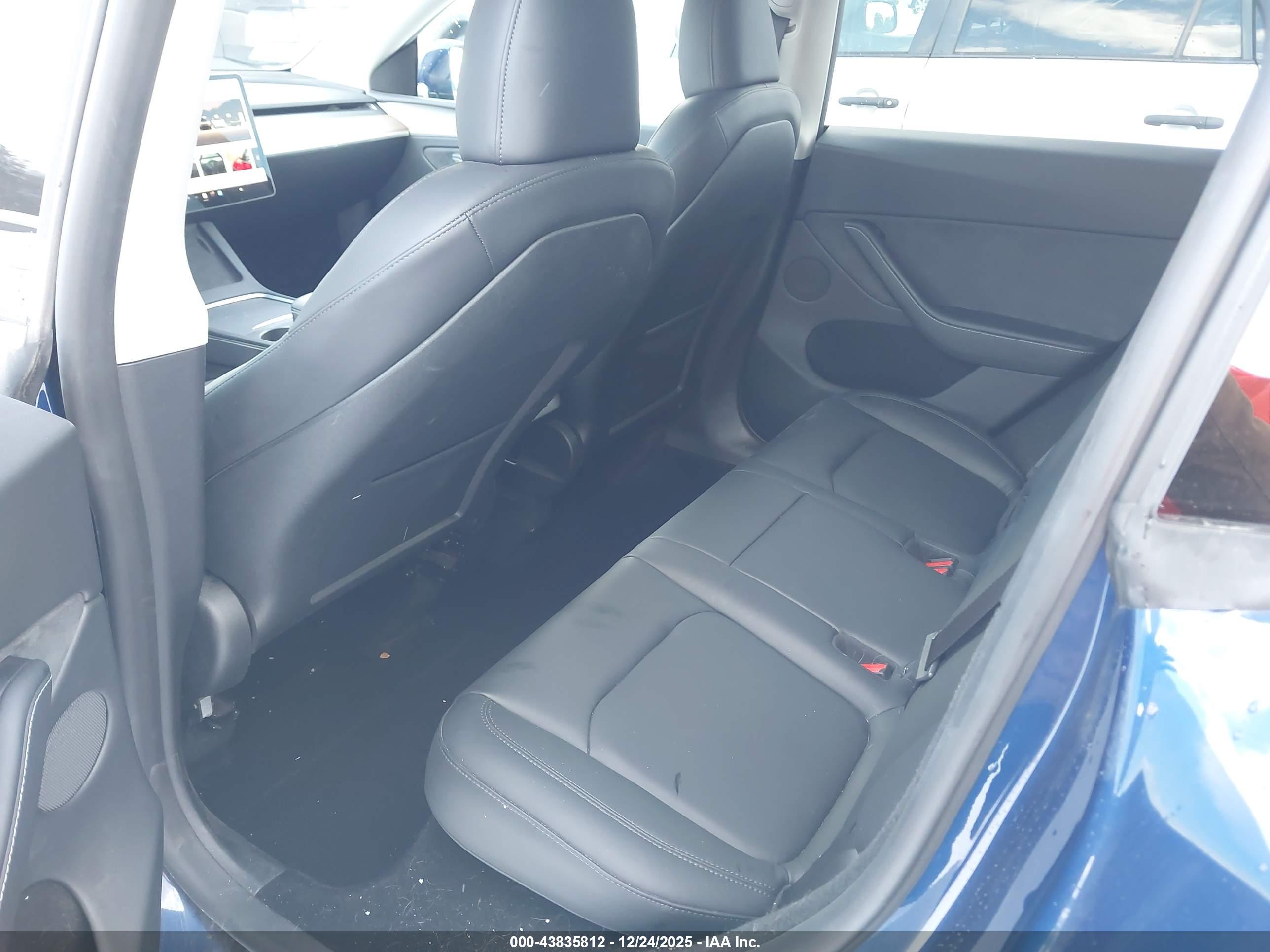 TESLA MODEL image 8