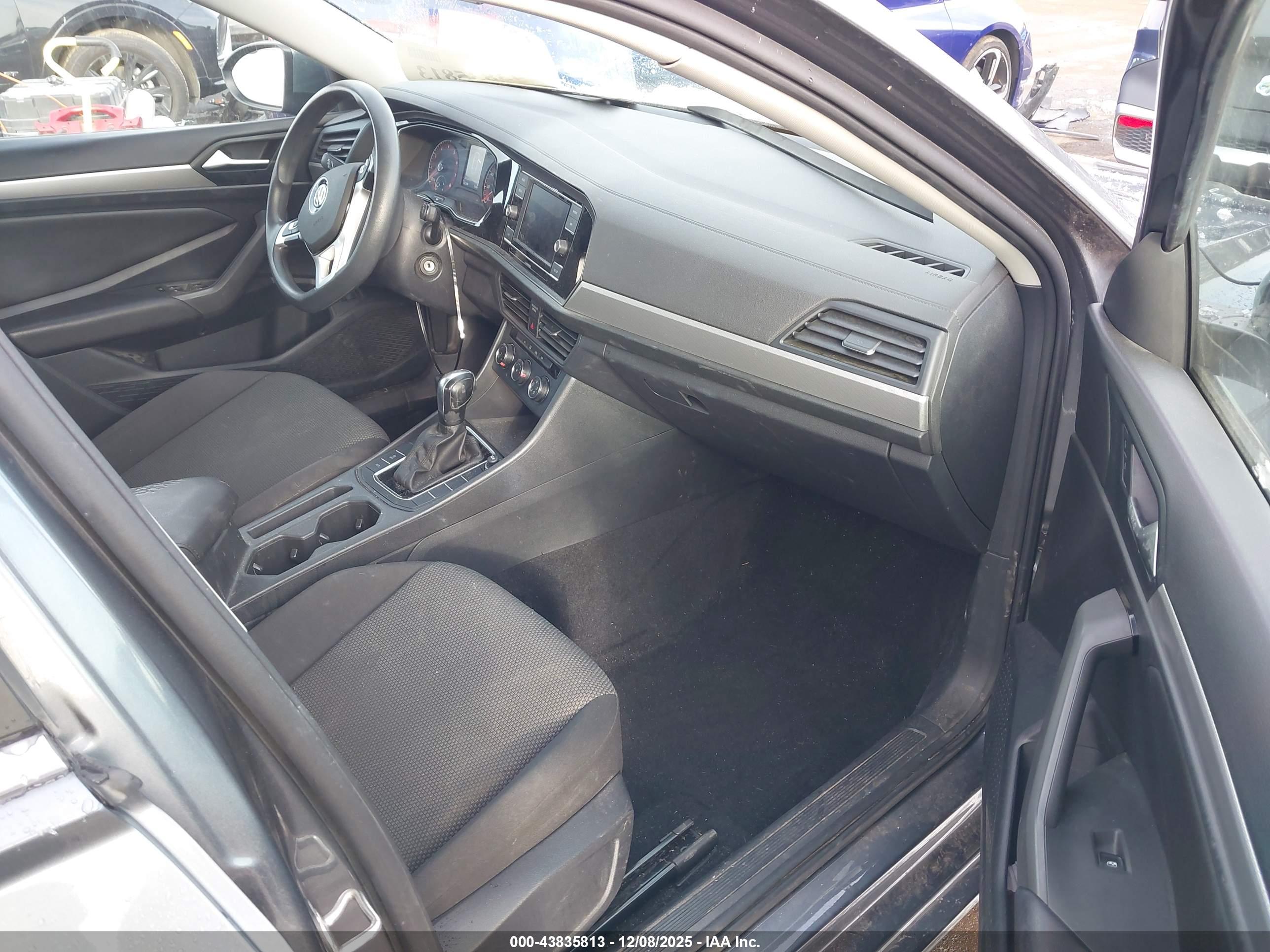 VOLKSWAGEN JETTA image 5