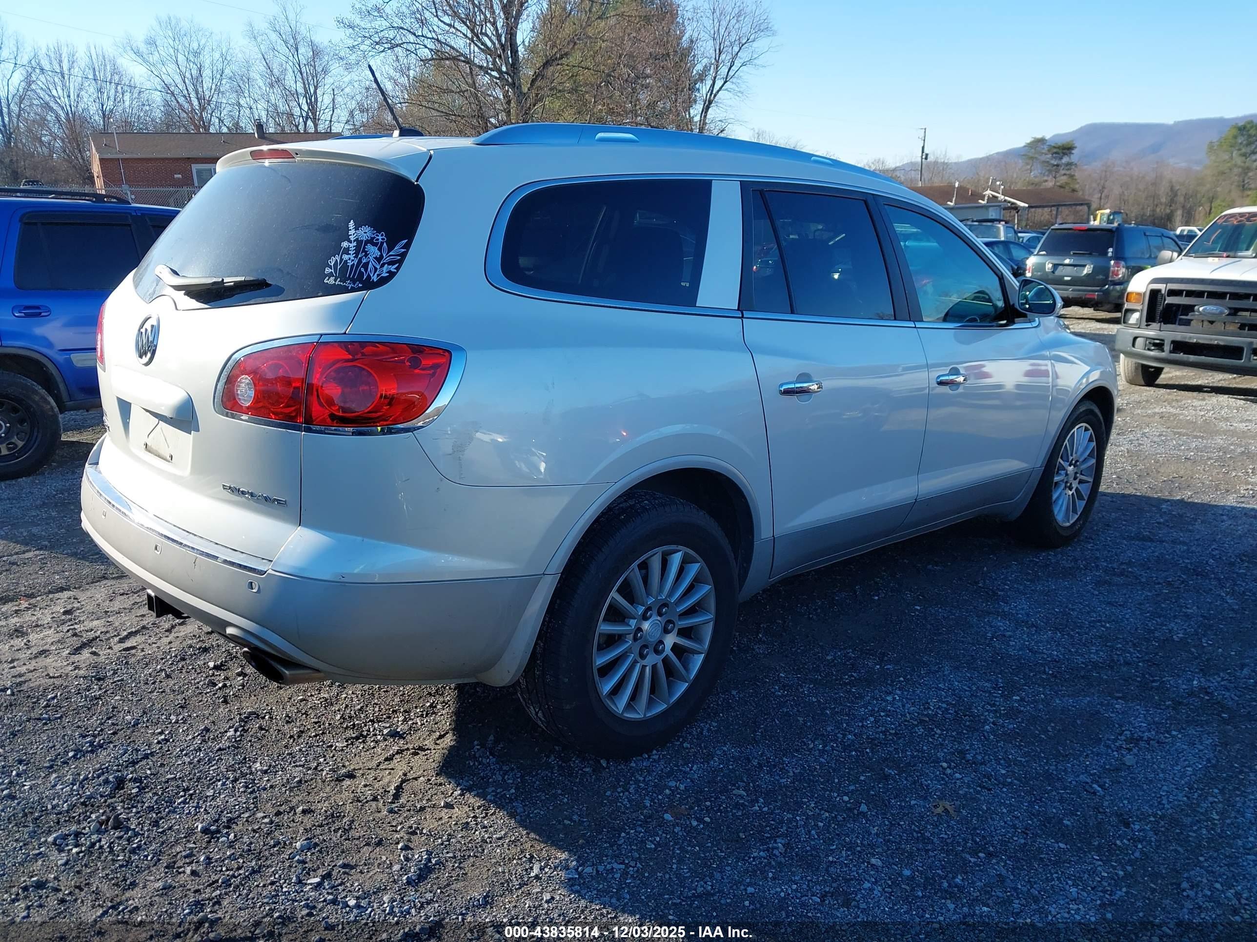BUICK ENCLAVE image 4