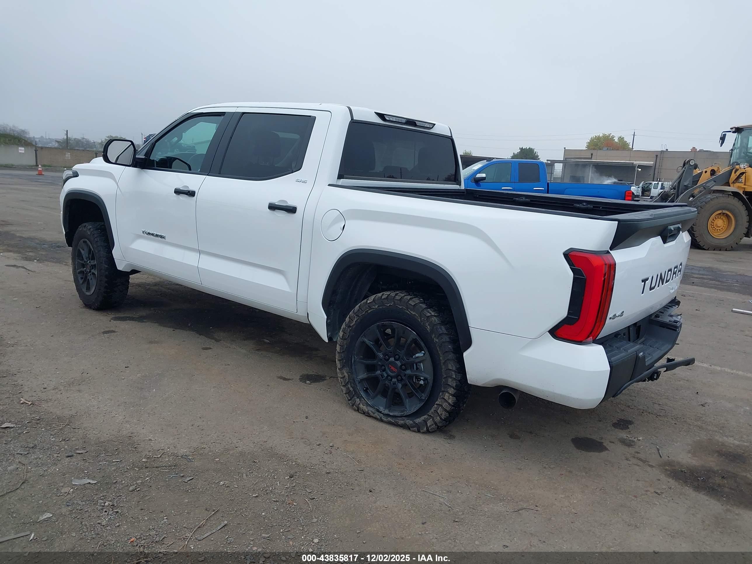 TOYOTA TUNDRA image 3