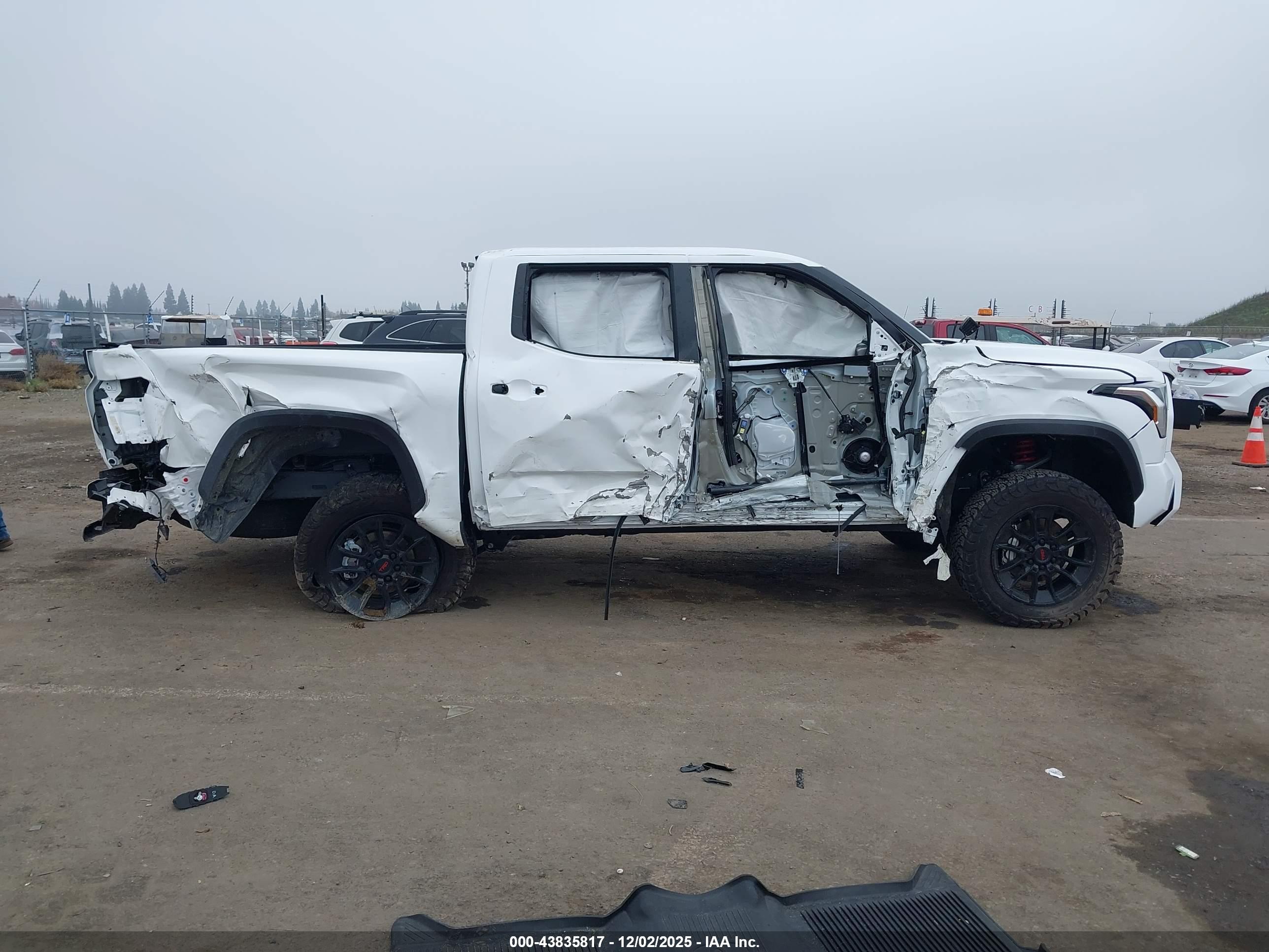 TOYOTA TUNDRA image 6