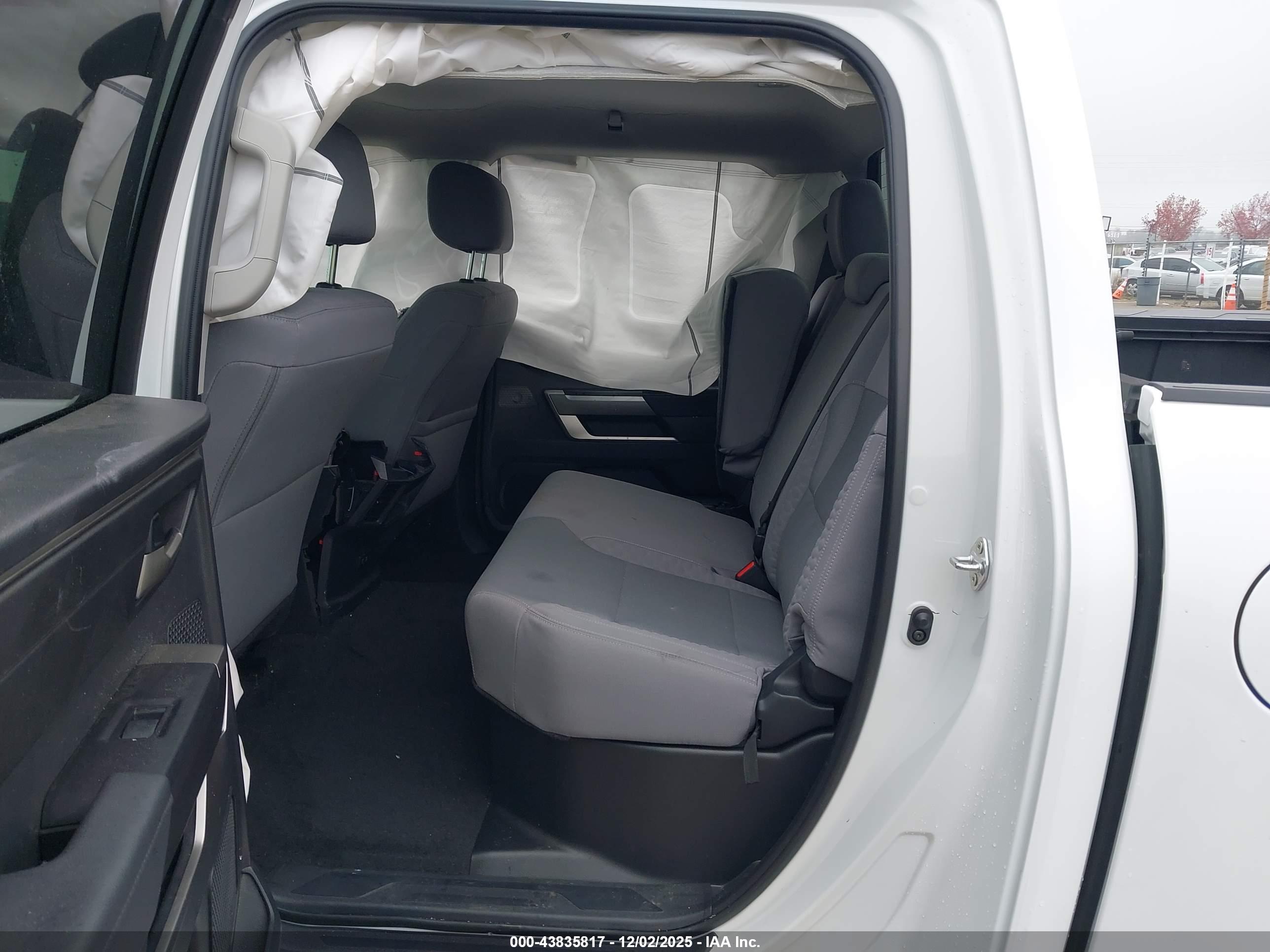 TOYOTA TUNDRA image 8