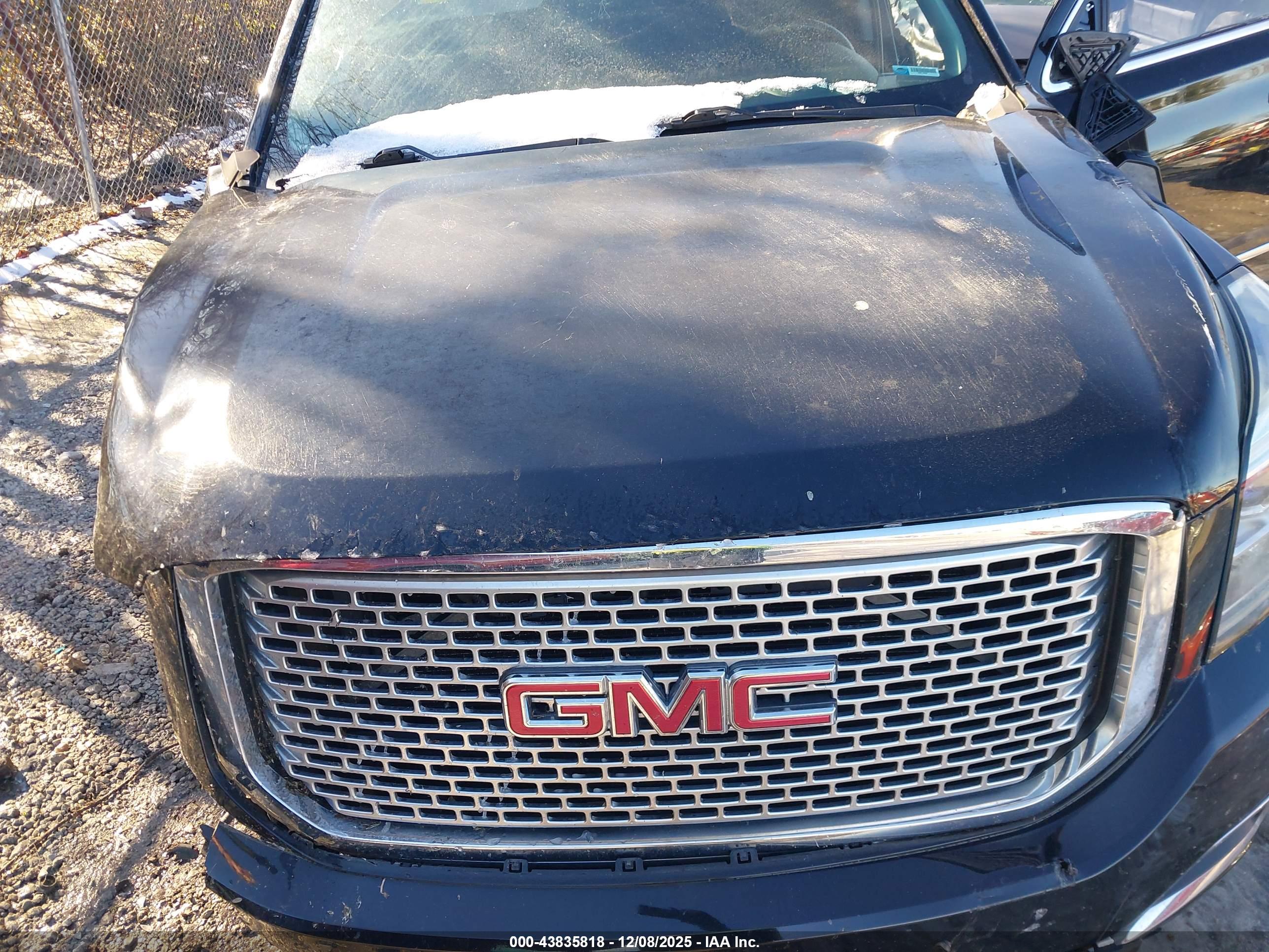 GMC YUKON image 10