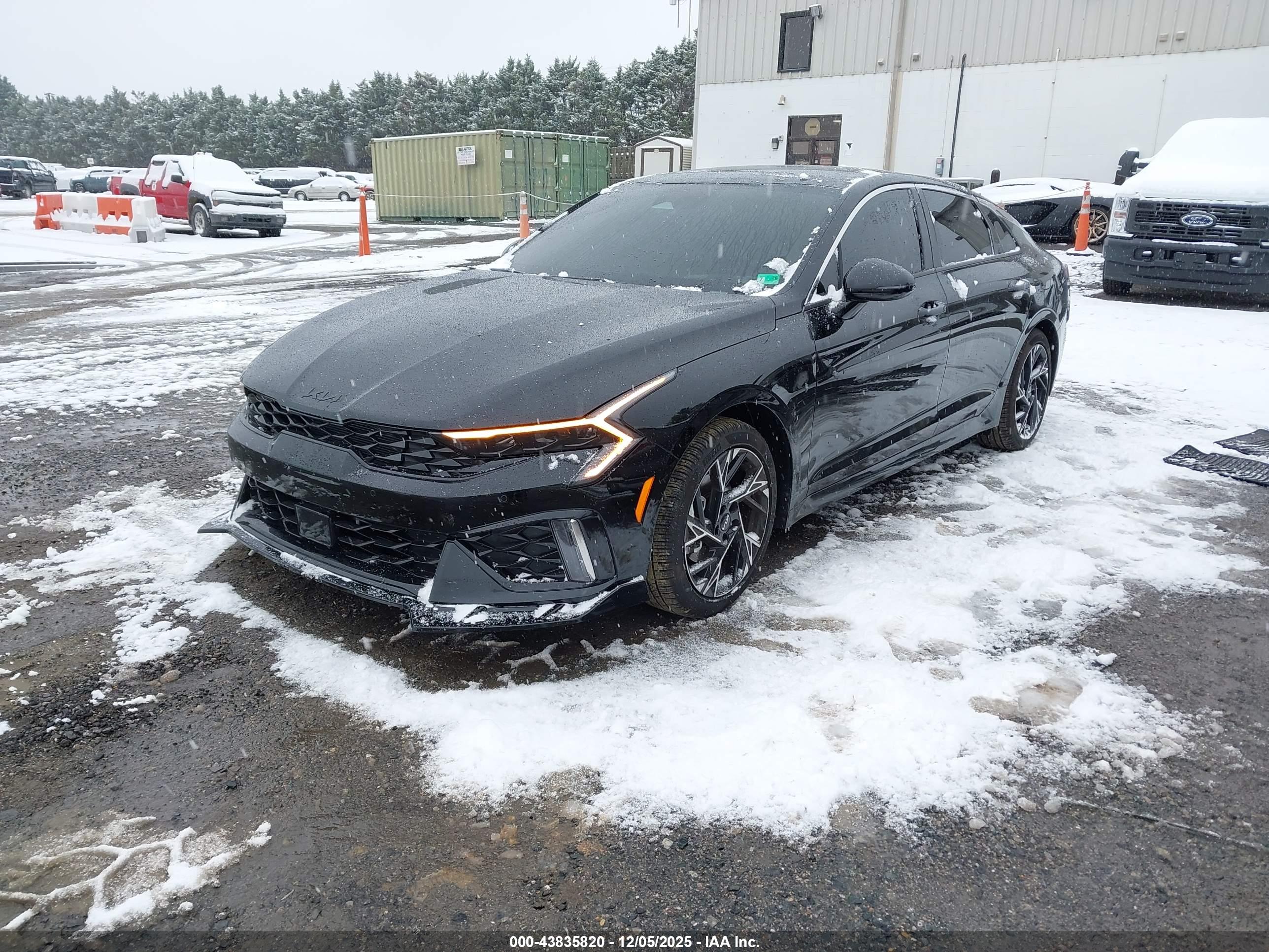 KIA K5 image 2