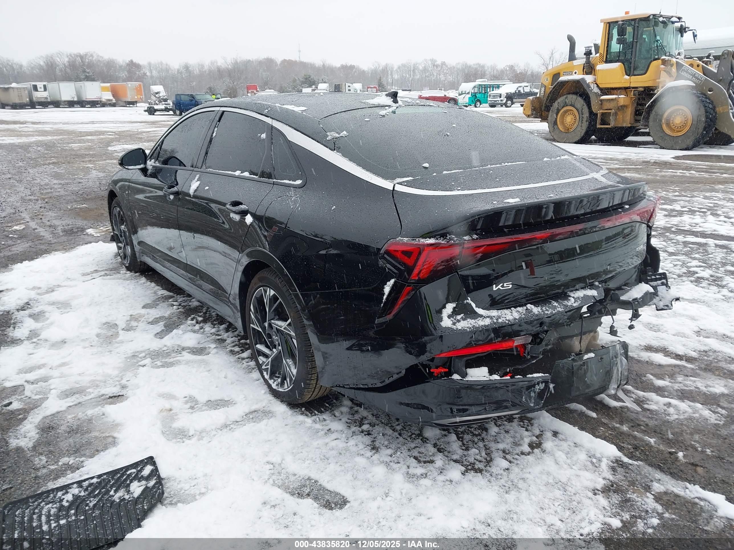 KIA K5 image 3