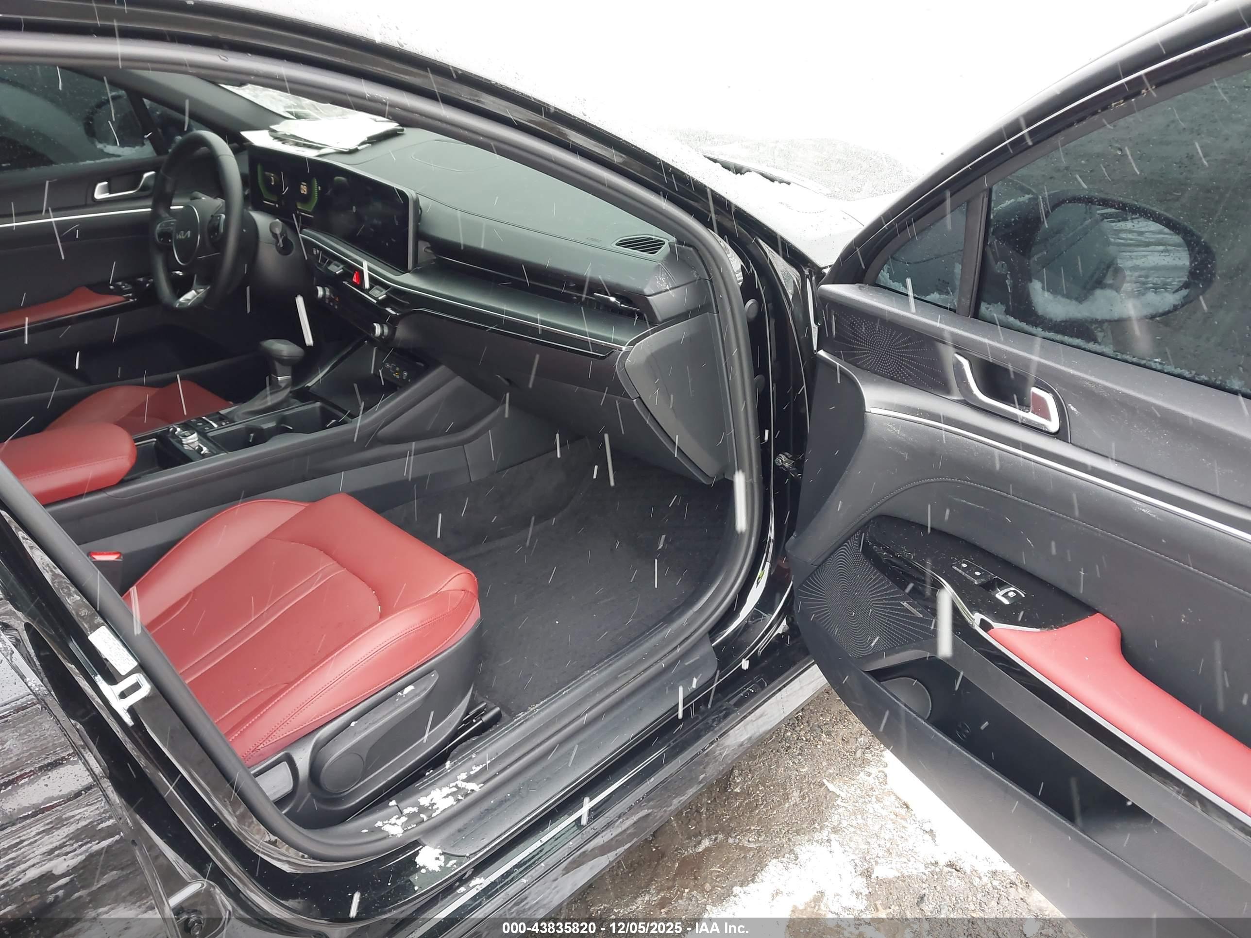 KIA K5 image 5