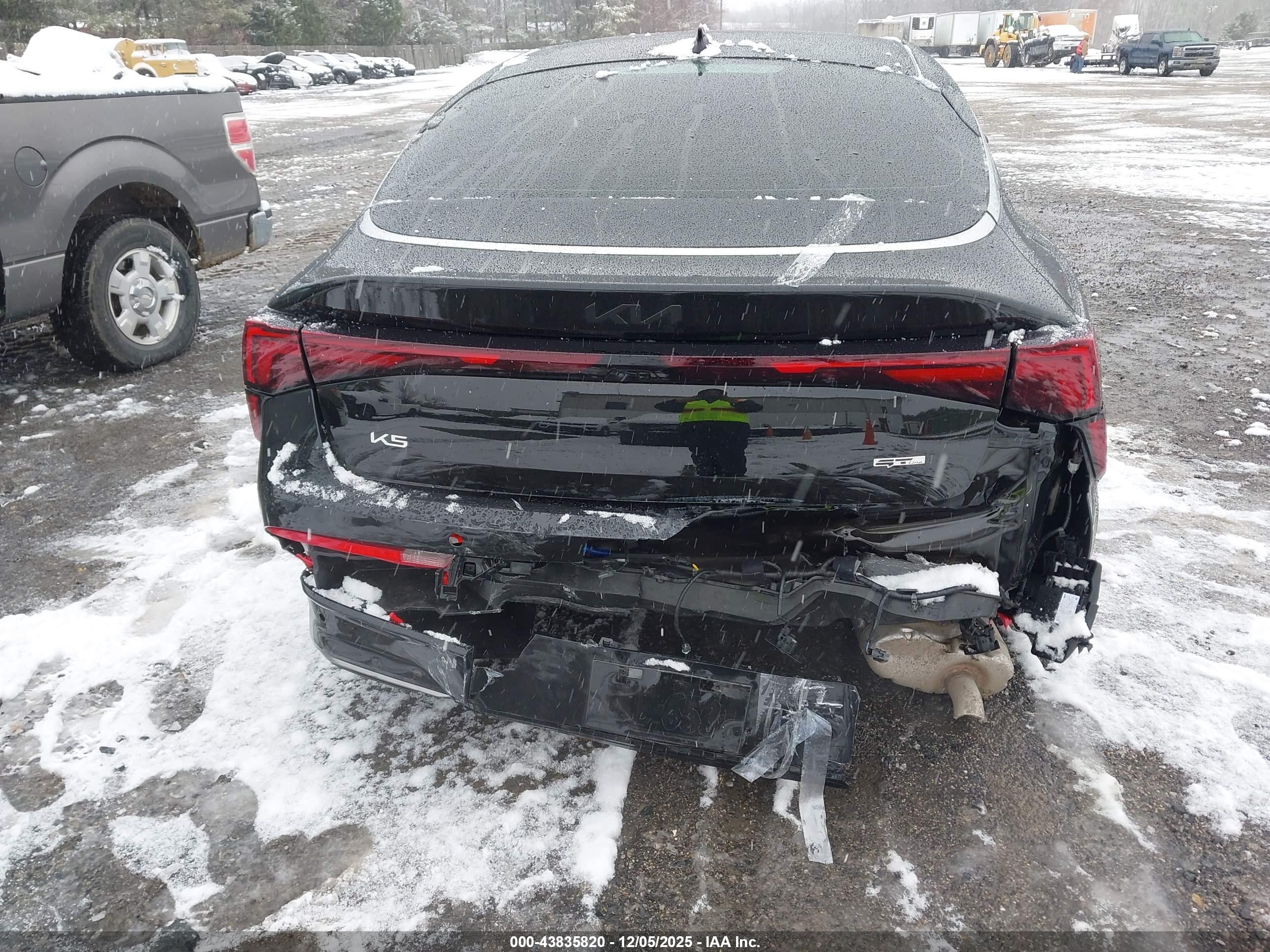 KIA K5 image 6