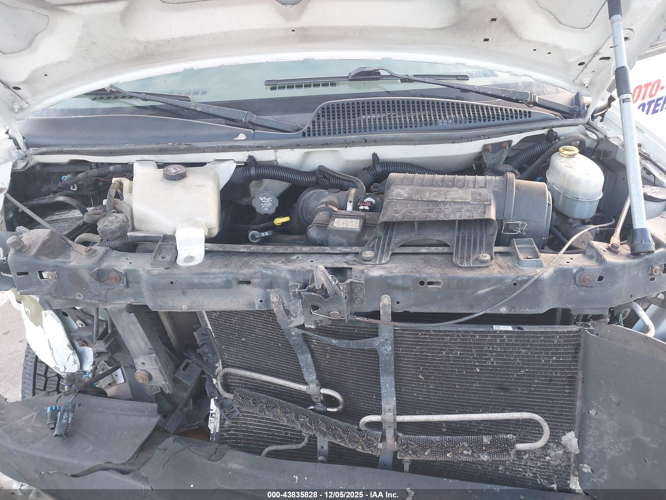 CHEVROLET EXPRESS image 10