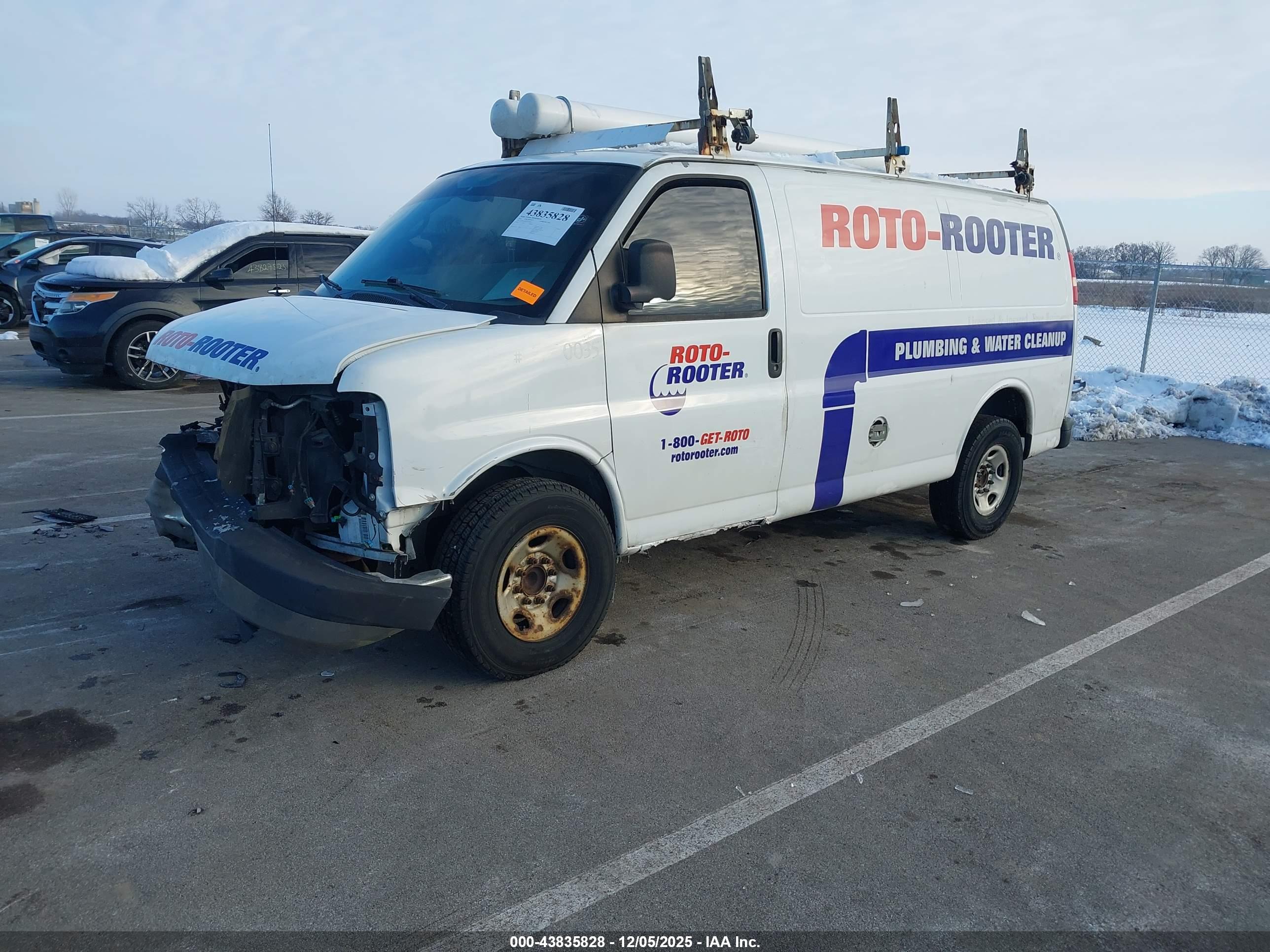 CHEVROLET EXPRESS image 2