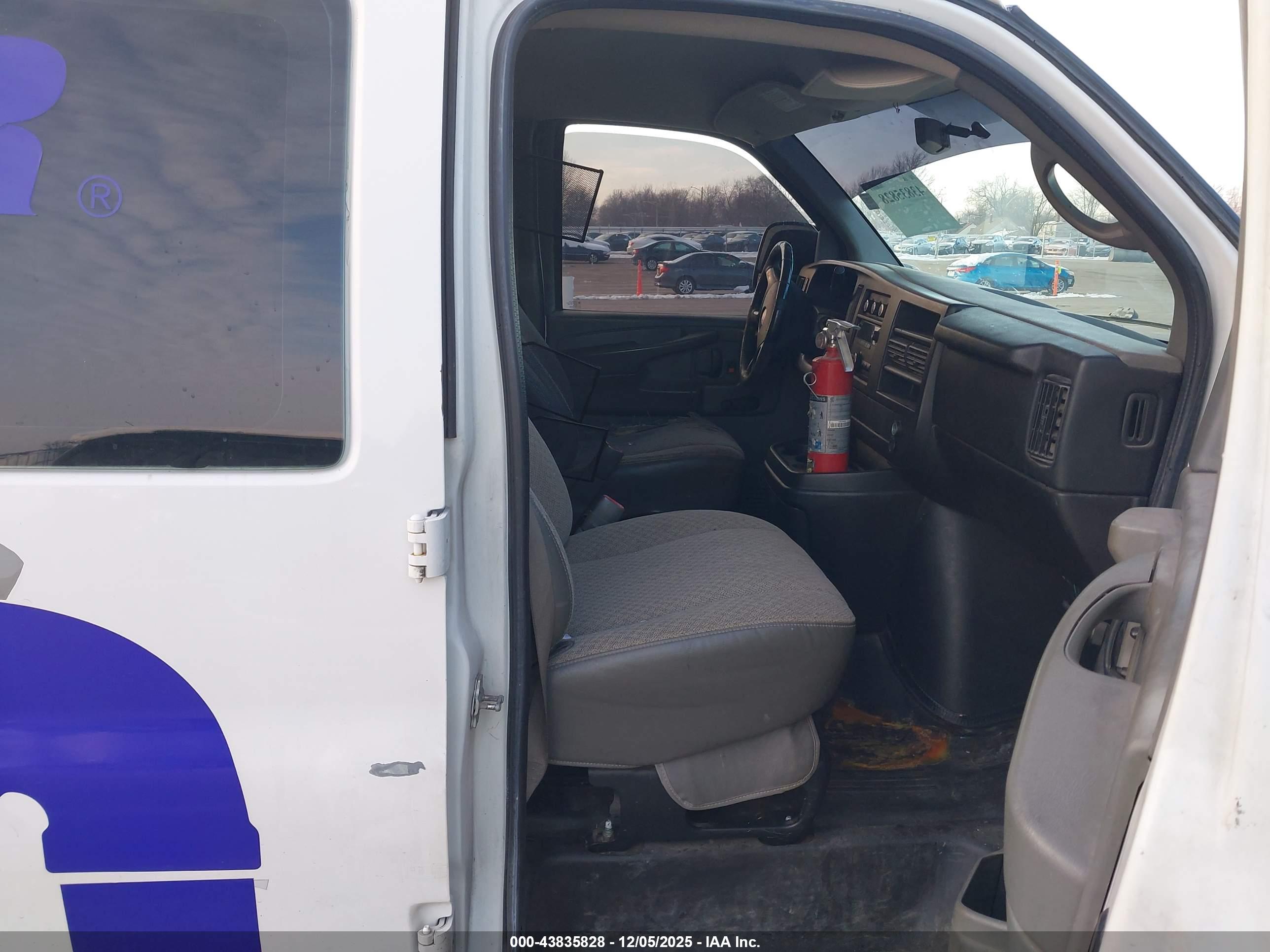 CHEVROLET EXPRESS image 5