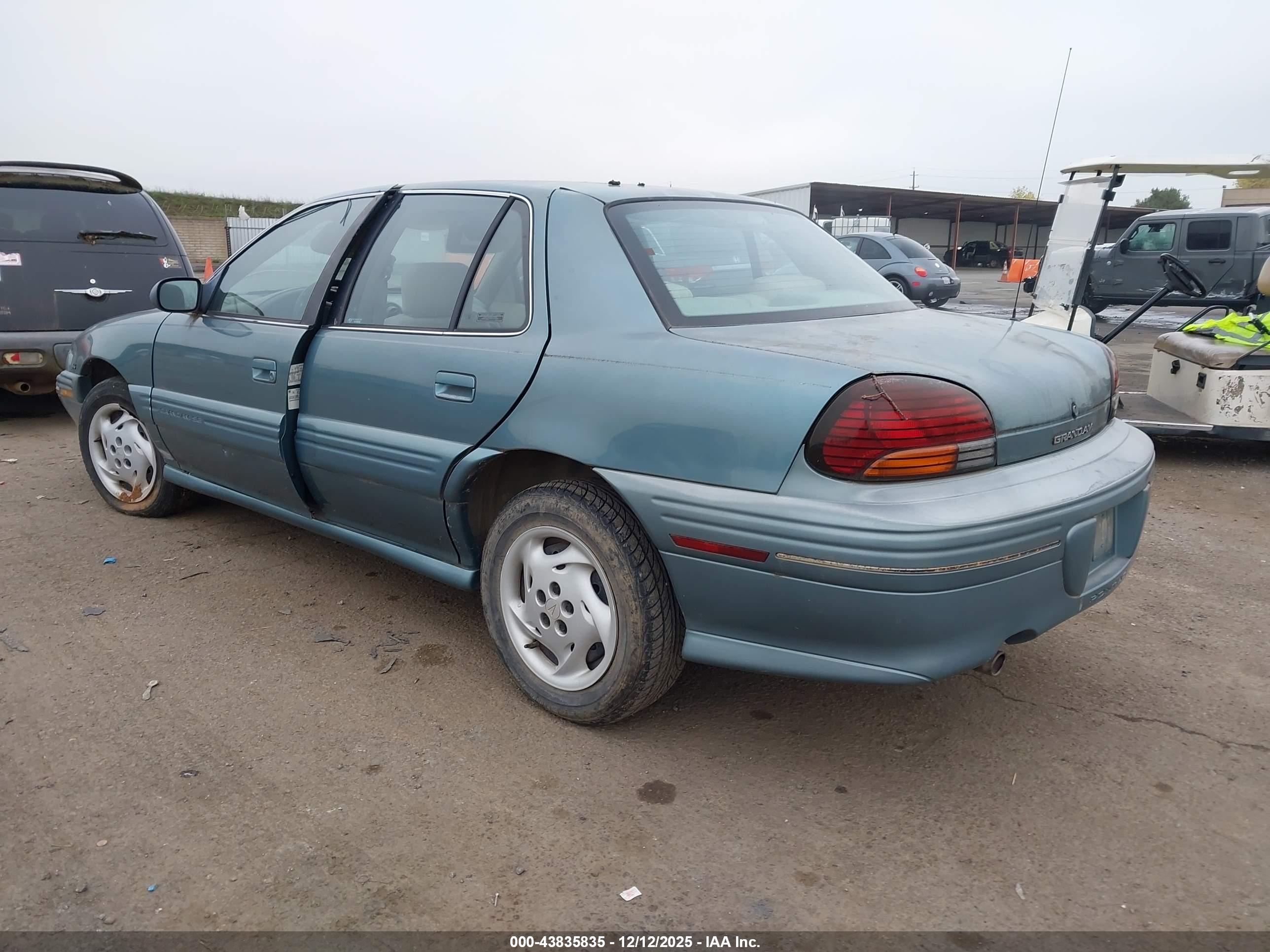 PONTIAC GRAND image 3