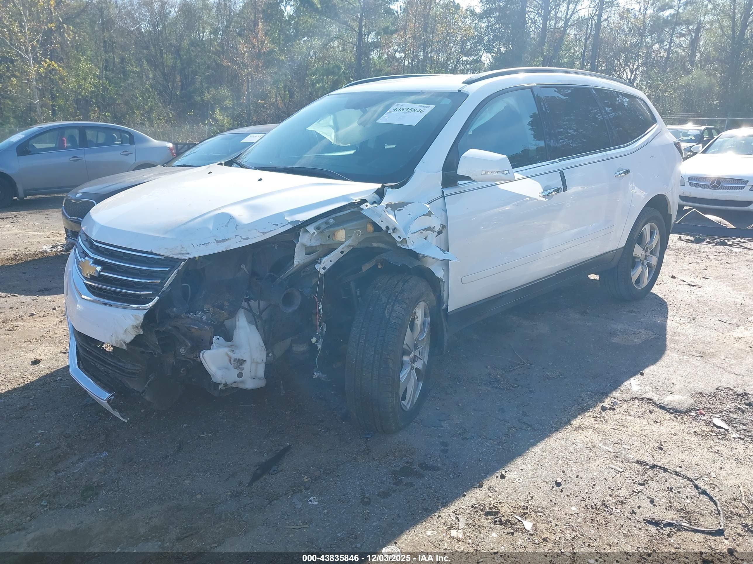 CHEVROLET TRAVERSE image 2
