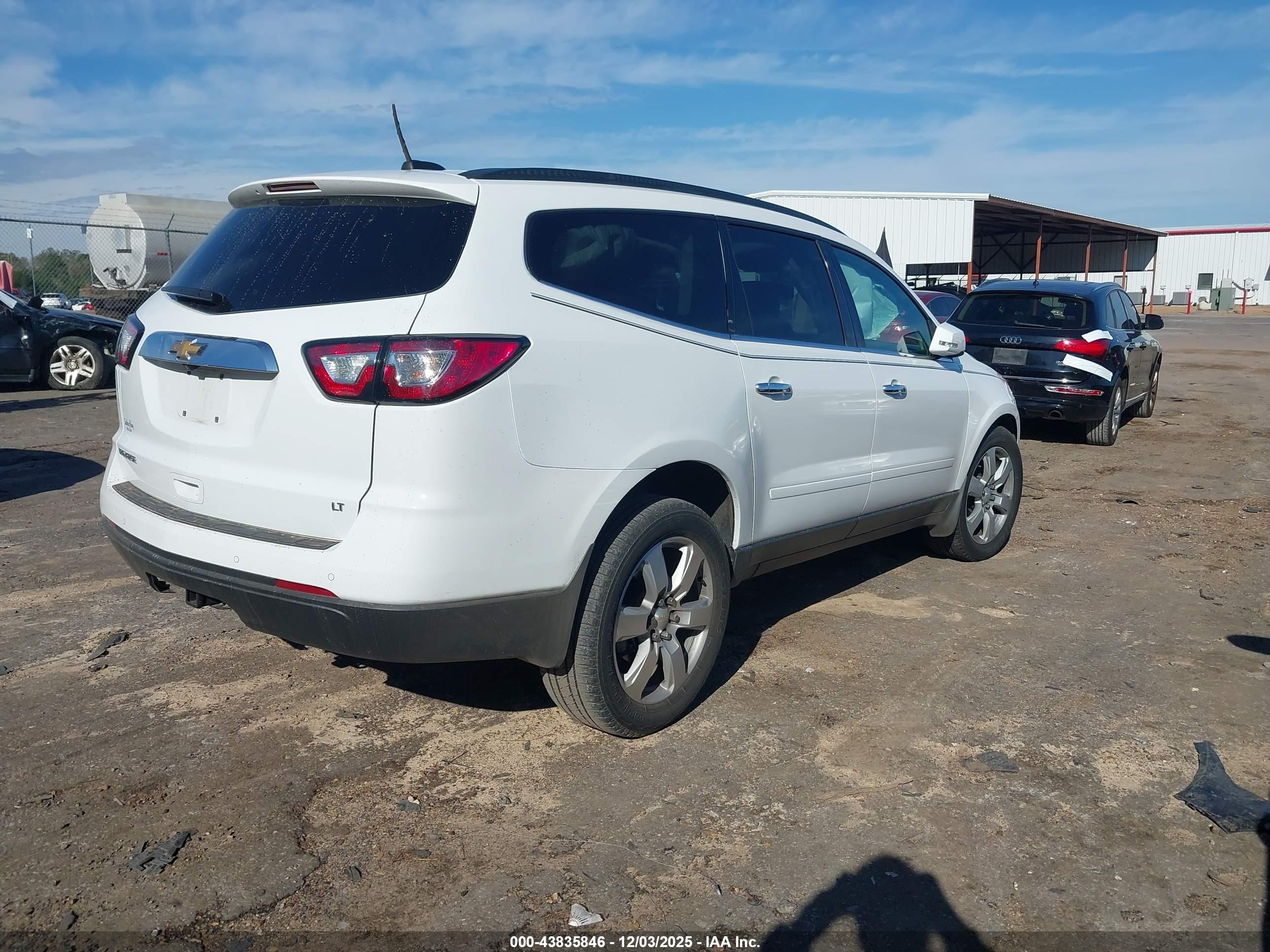 CHEVROLET TRAVERSE image 4
