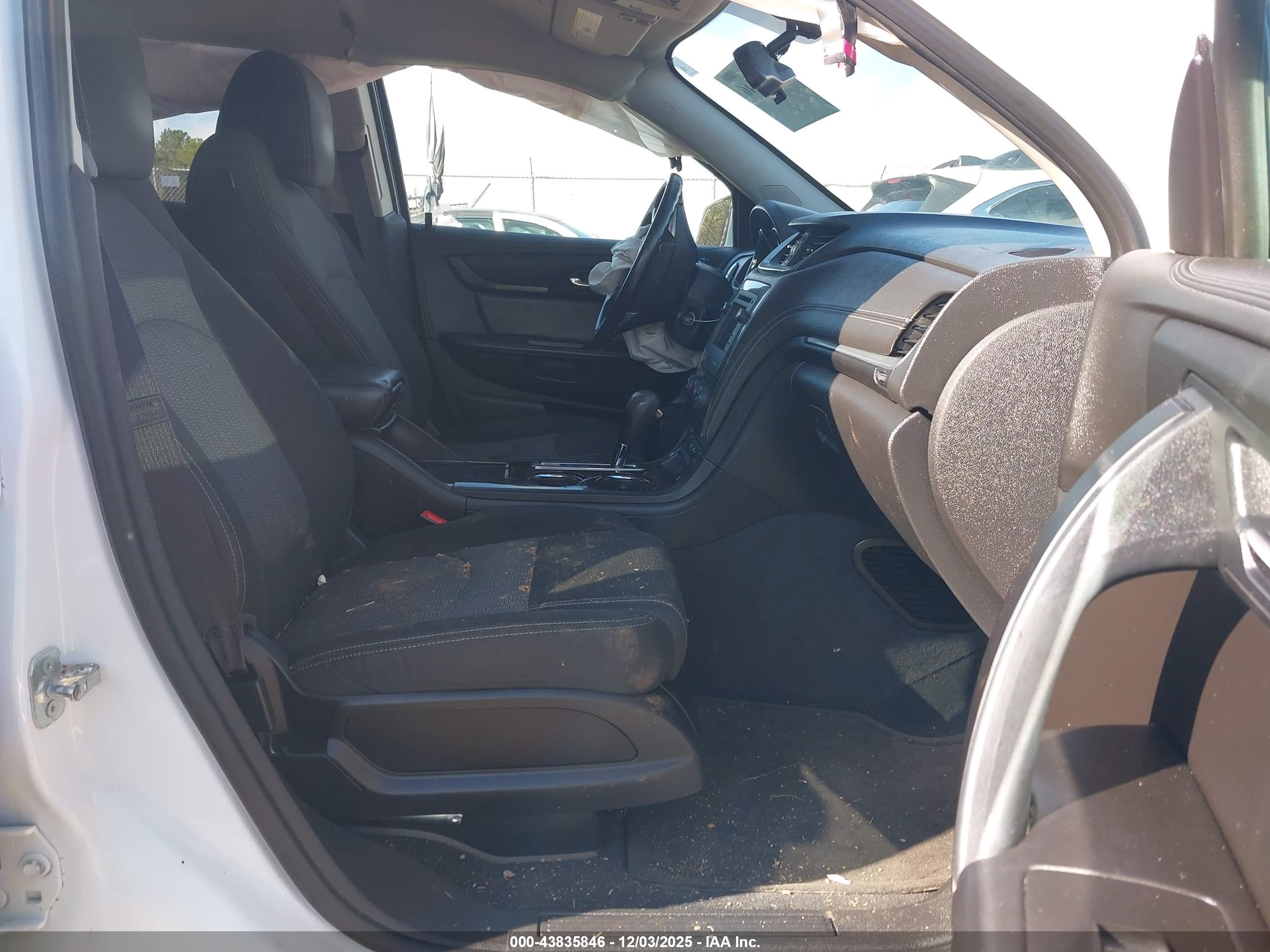 CHEVROLET TRAVERSE image 5
