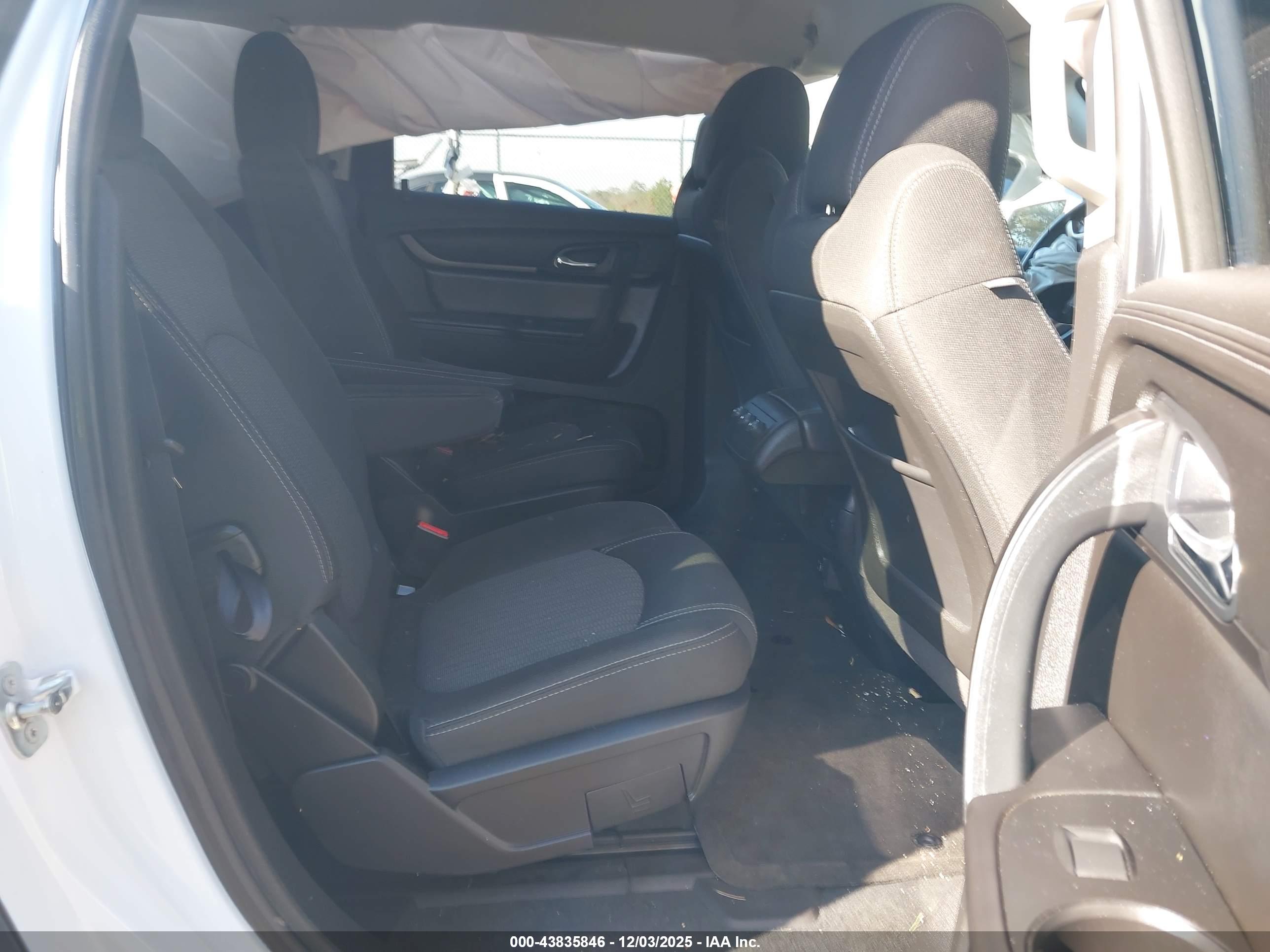 CHEVROLET TRAVERSE image 8