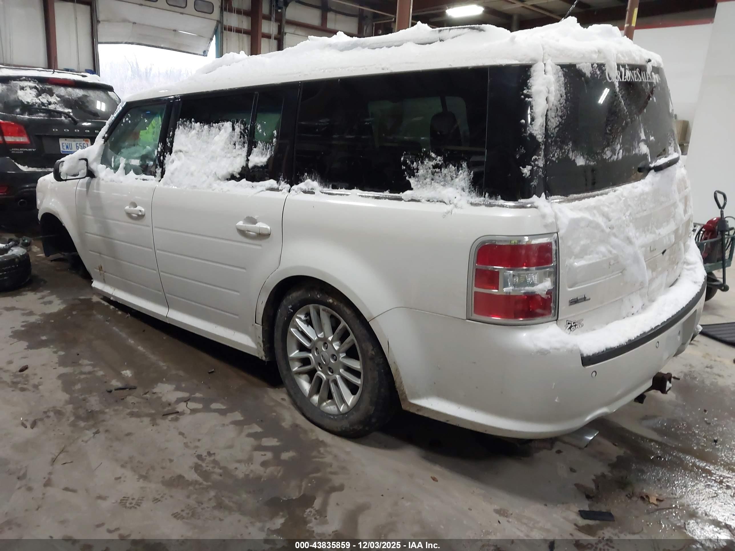 FORD FLEX image 3