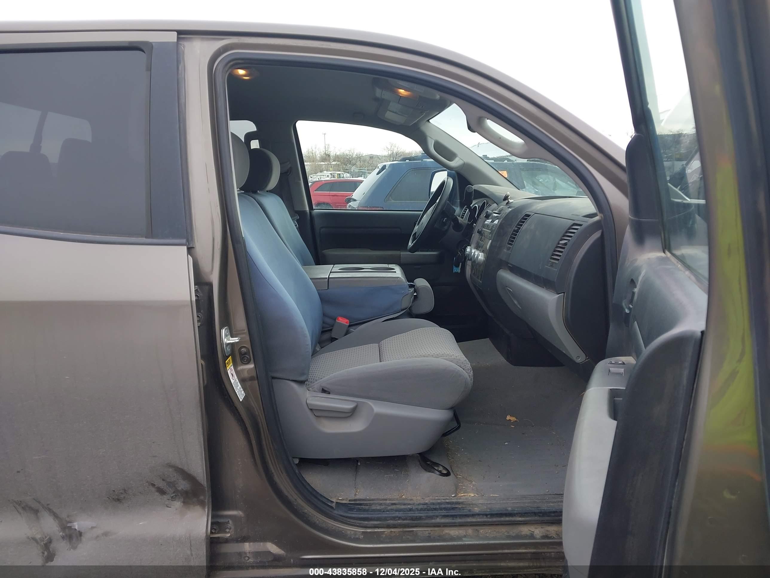 TOYOTA TUNDRA image 5