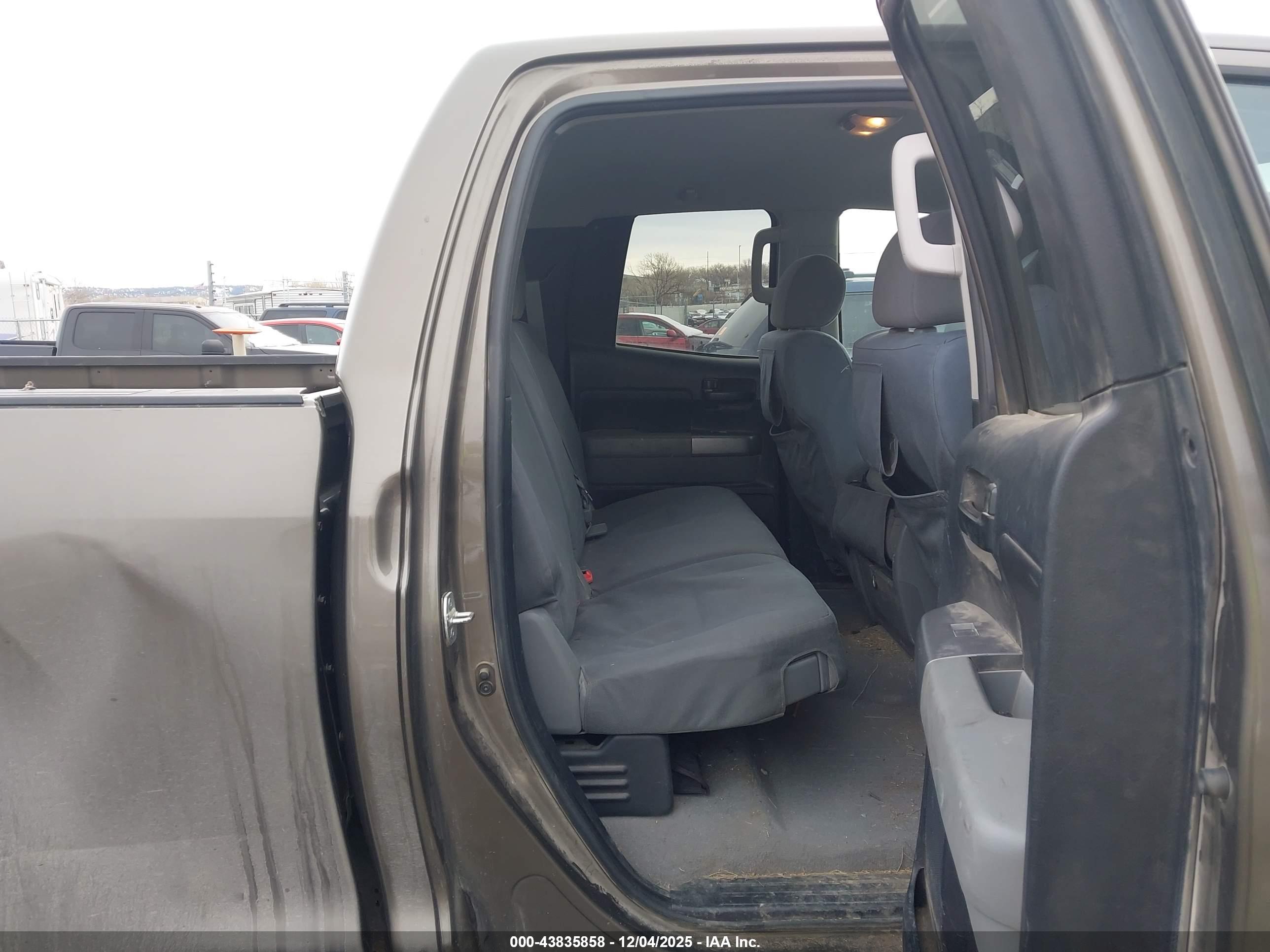TOYOTA TUNDRA image 8