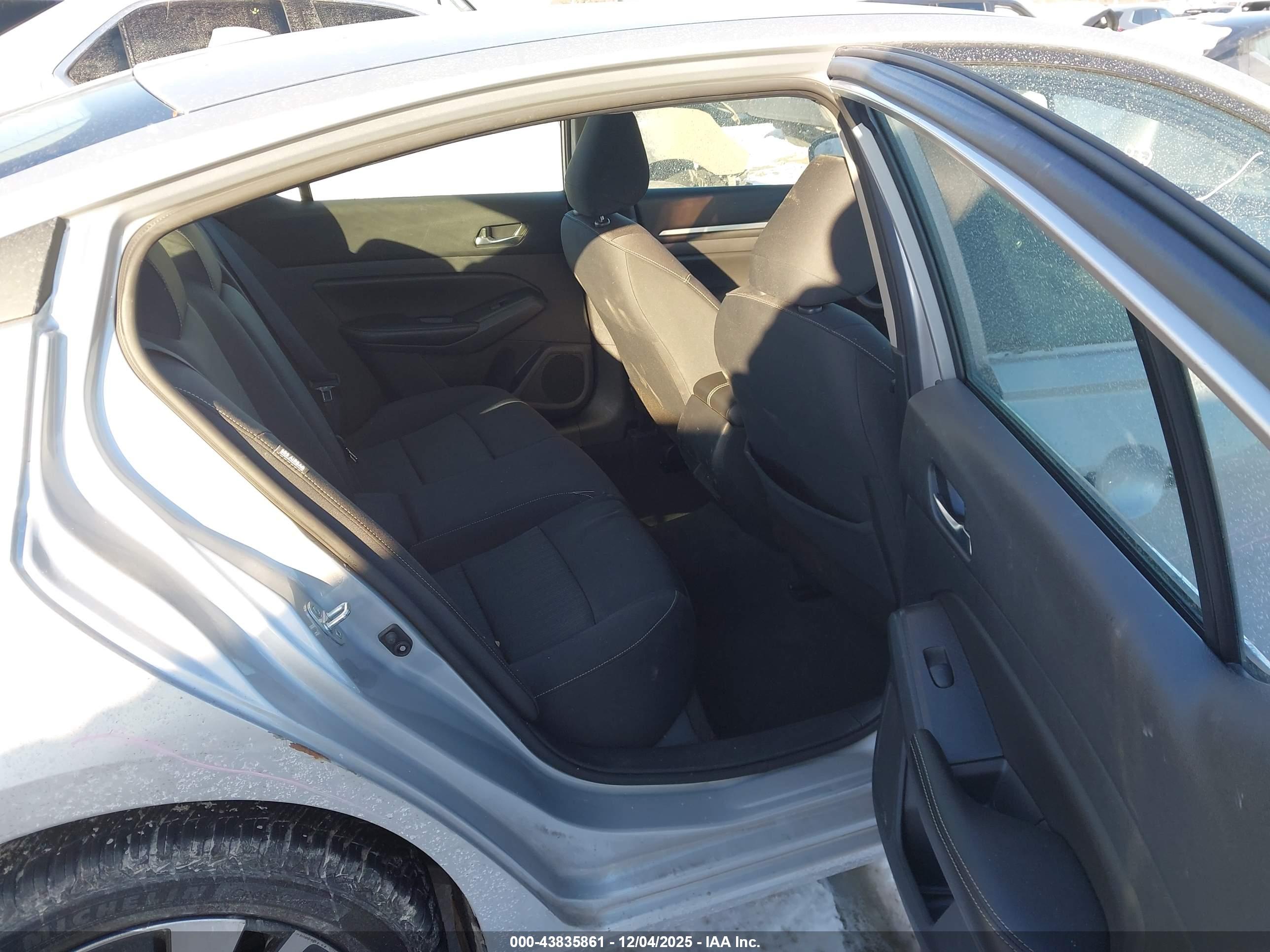 NISSAN ALTIMA image 8