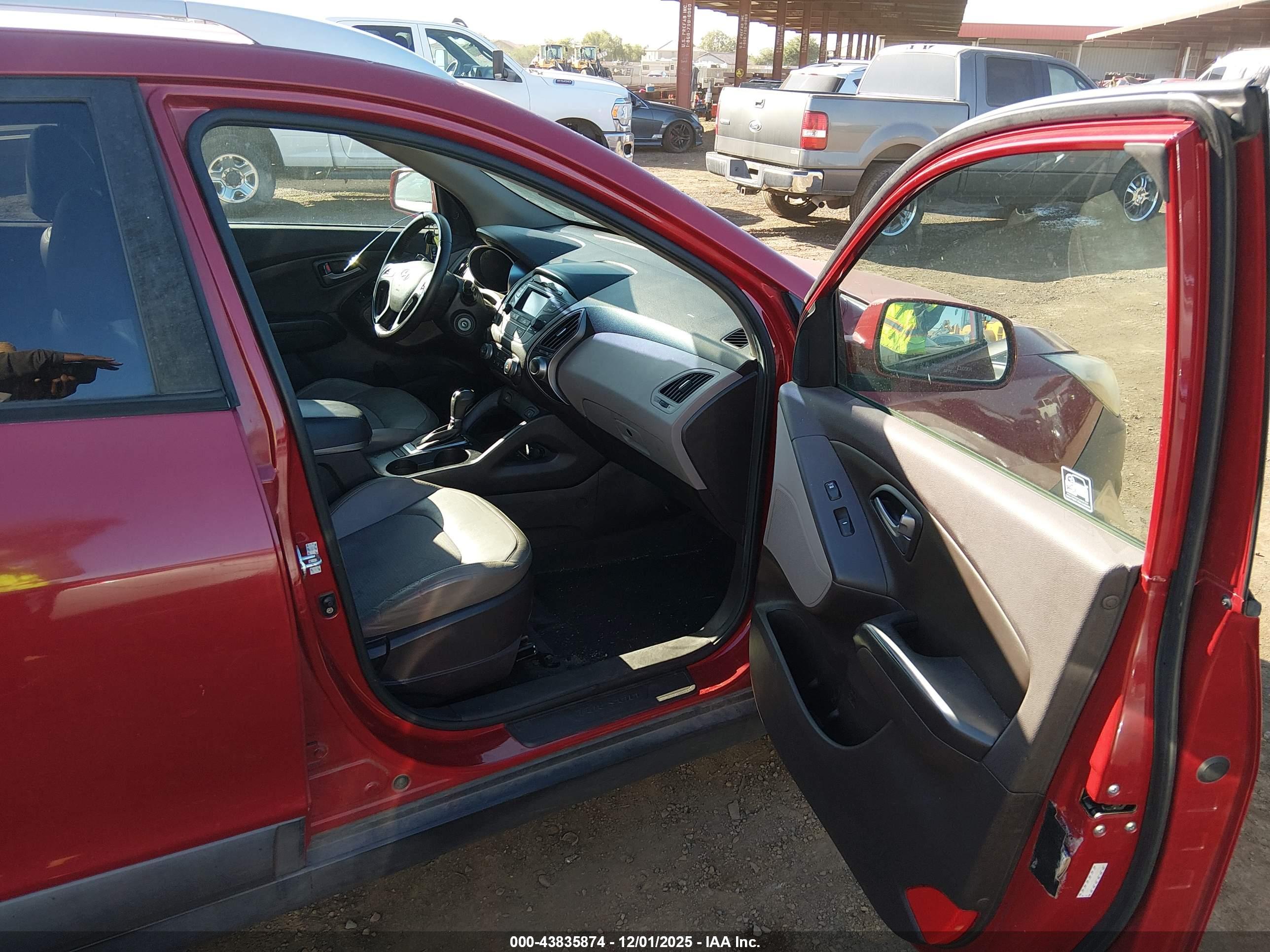 HYUNDAI TUCSON image 5