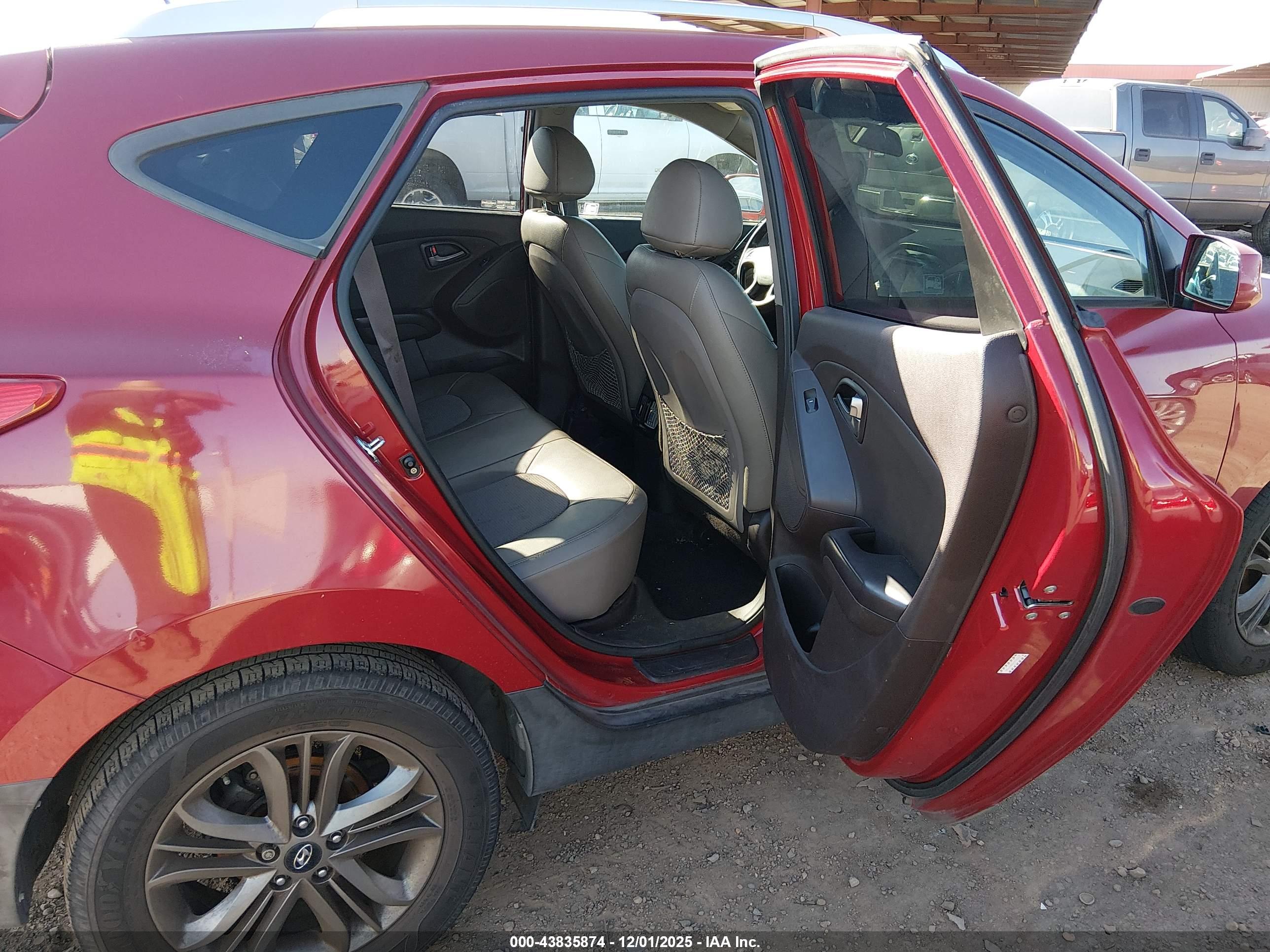 HYUNDAI TUCSON image 8