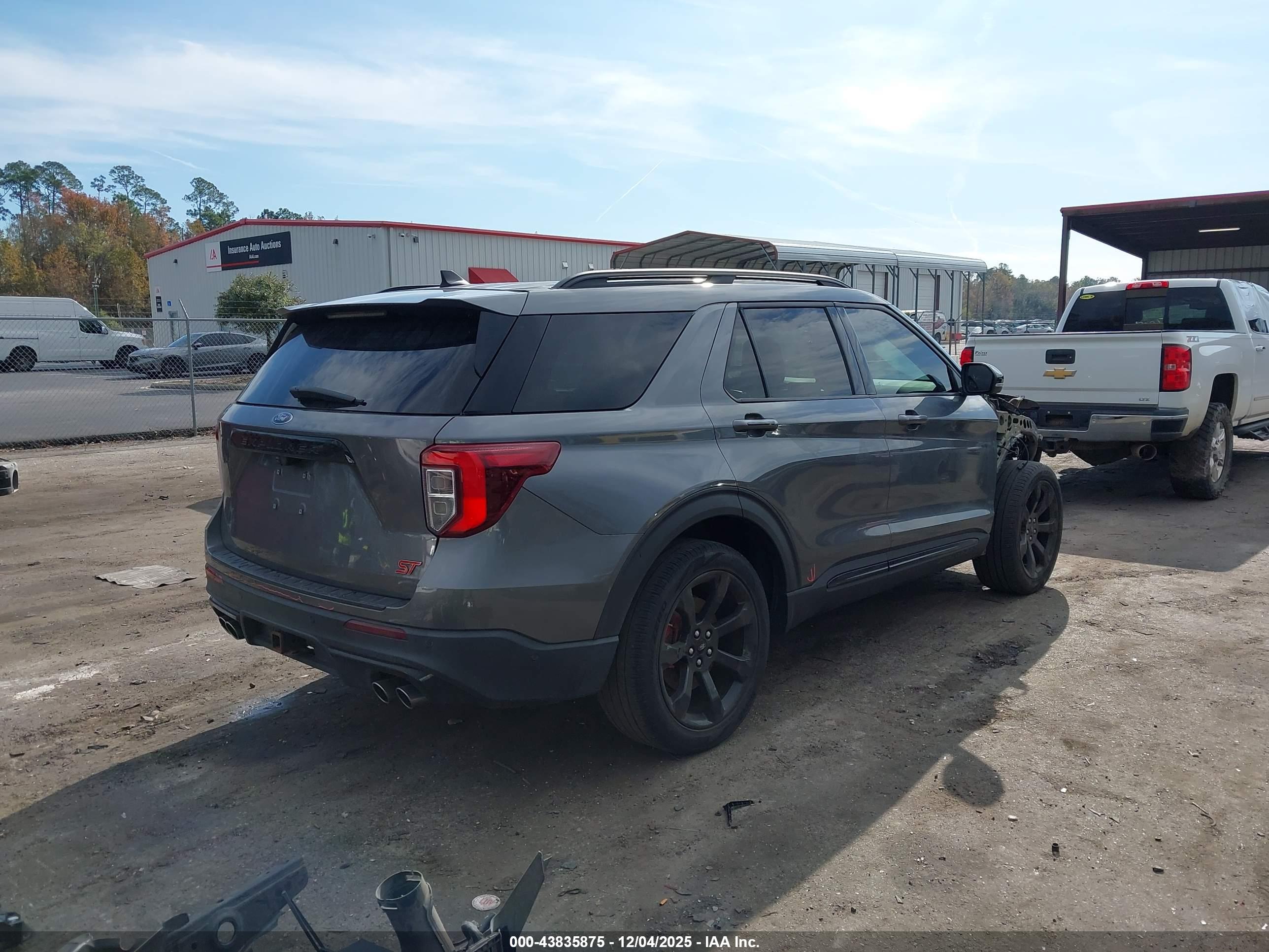 FORD EXPLORER image 4