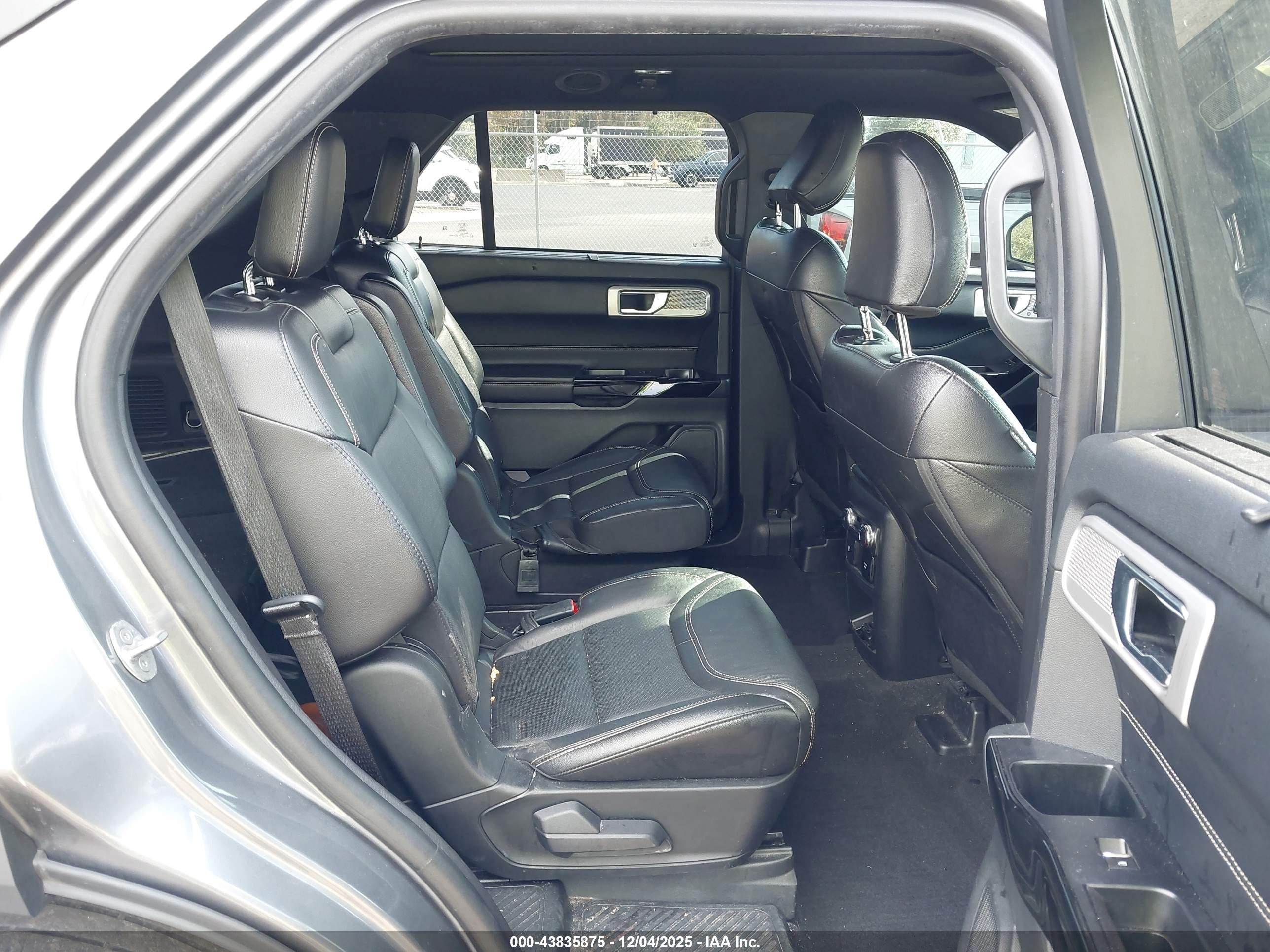FORD EXPLORER image 8