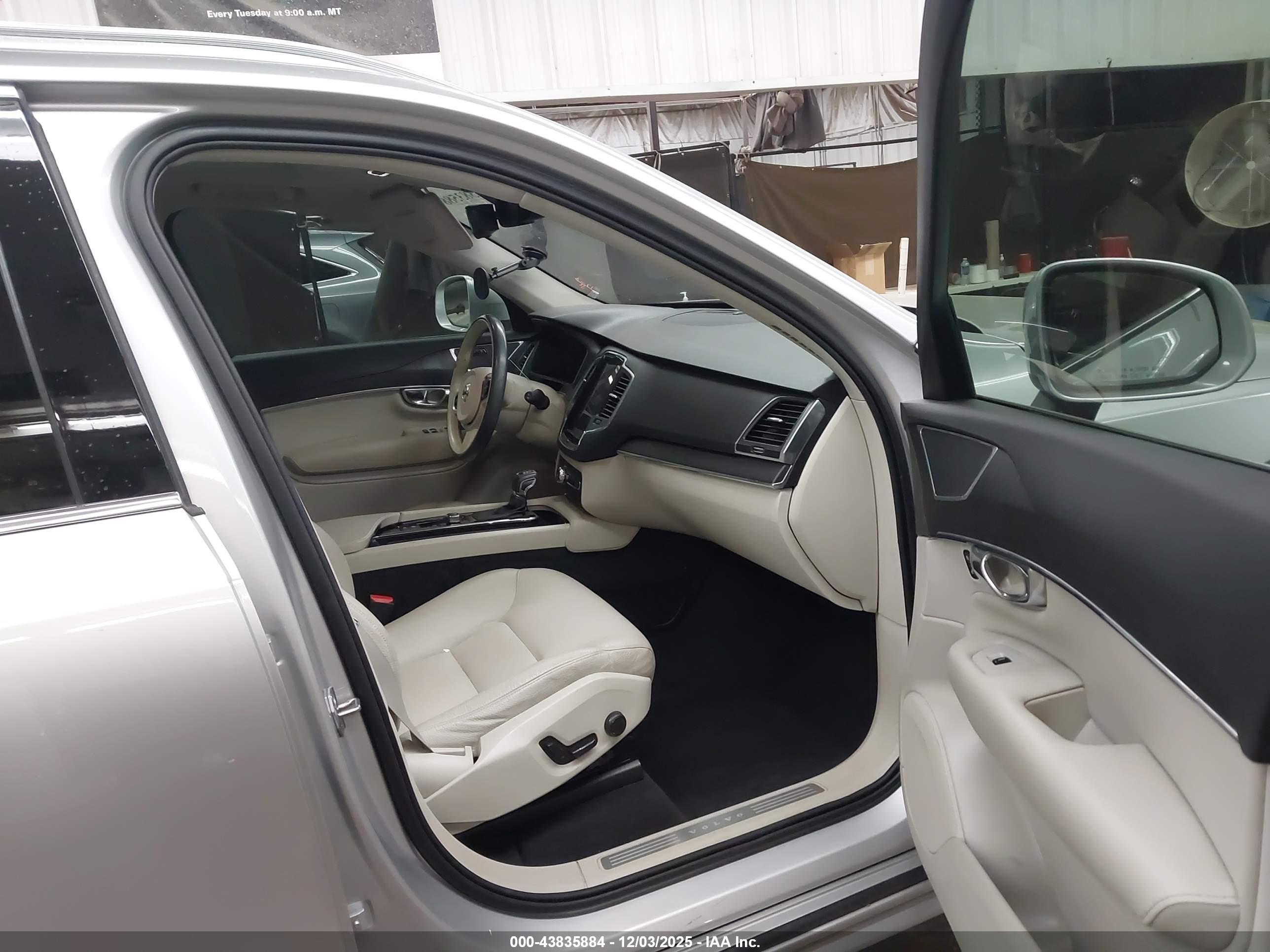 VOLVO XC90 image 5
