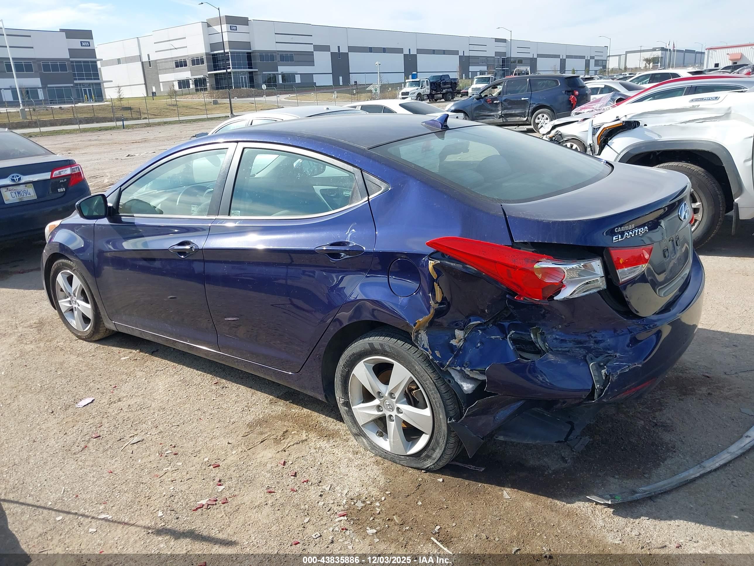 HYUNDAI ELANTRA image 3