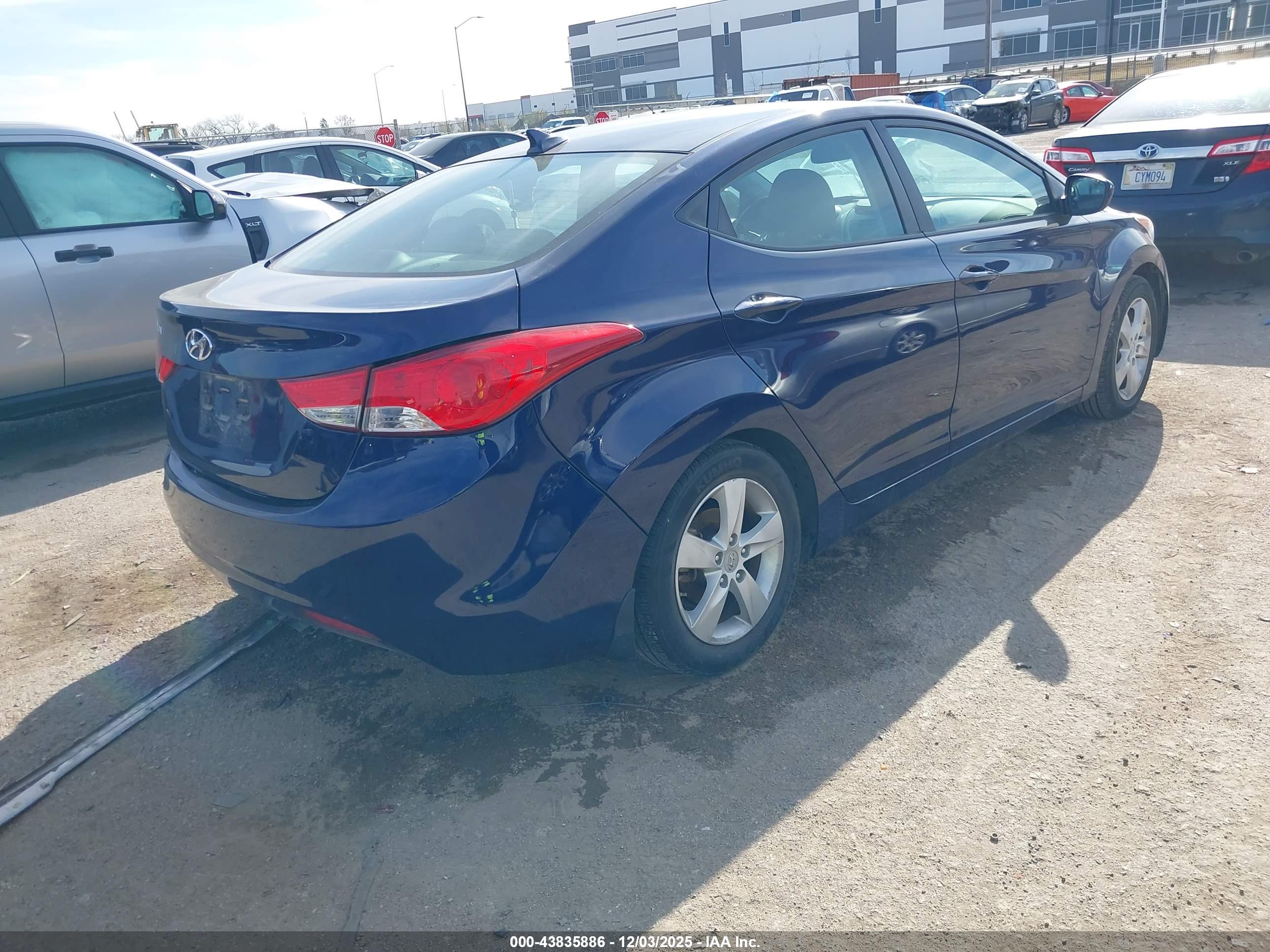 HYUNDAI ELANTRA image 4
