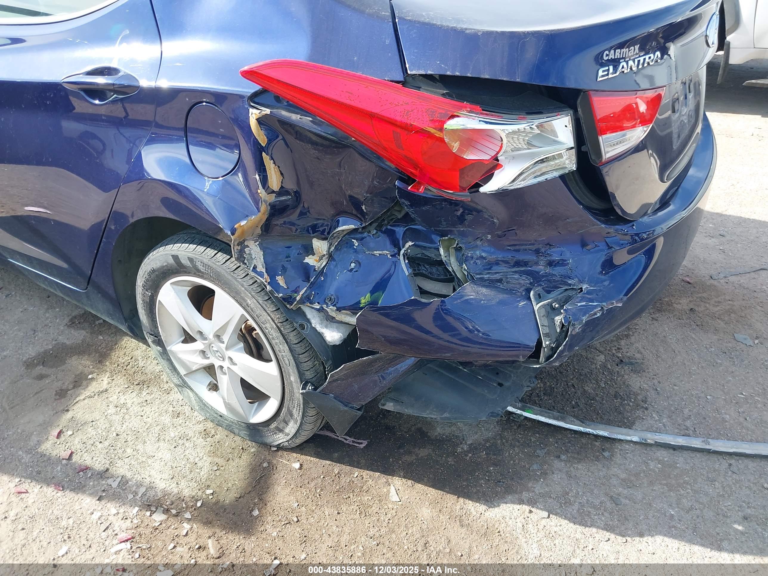 HYUNDAI ELANTRA image 6