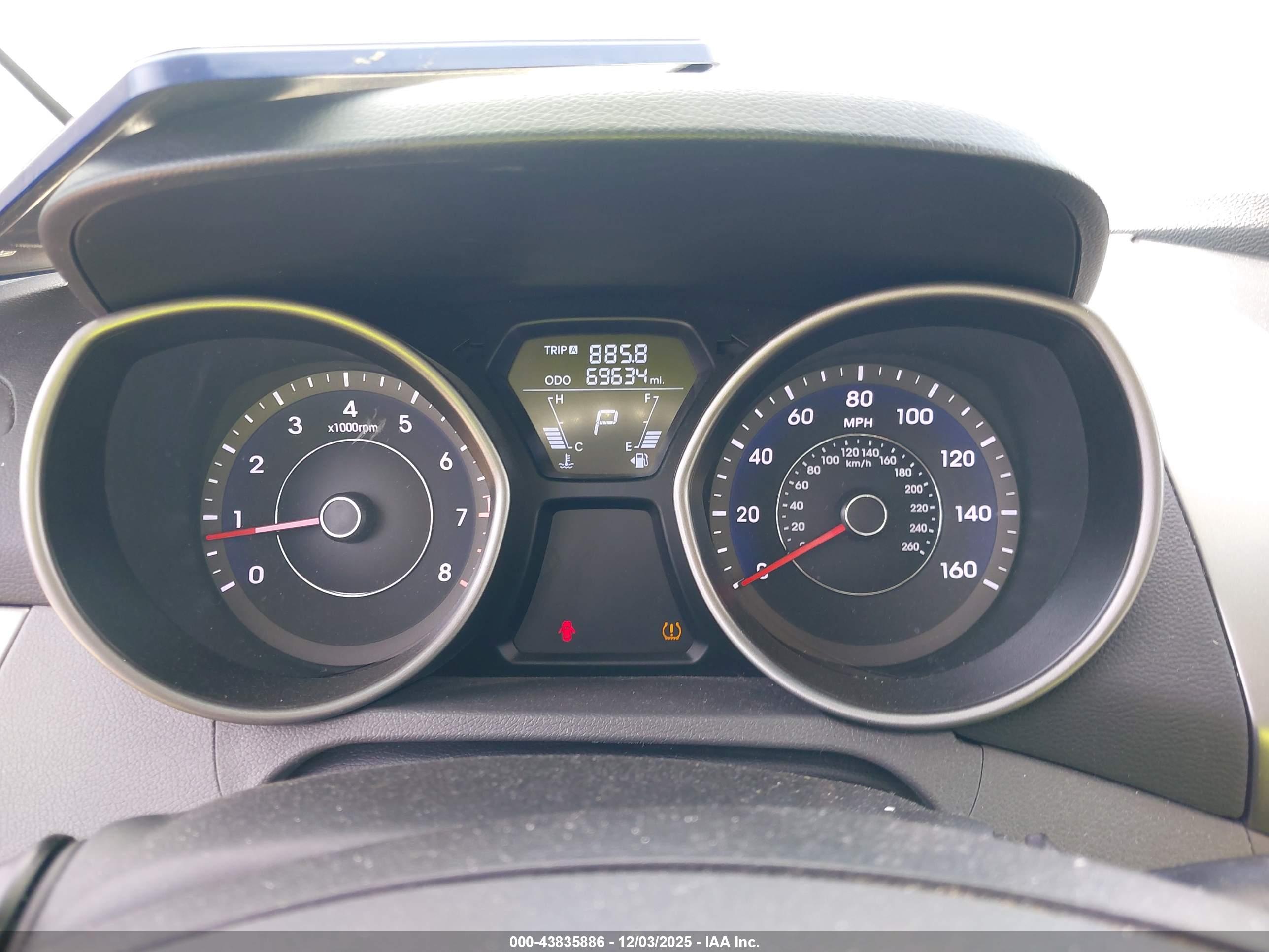 HYUNDAI ELANTRA image 7