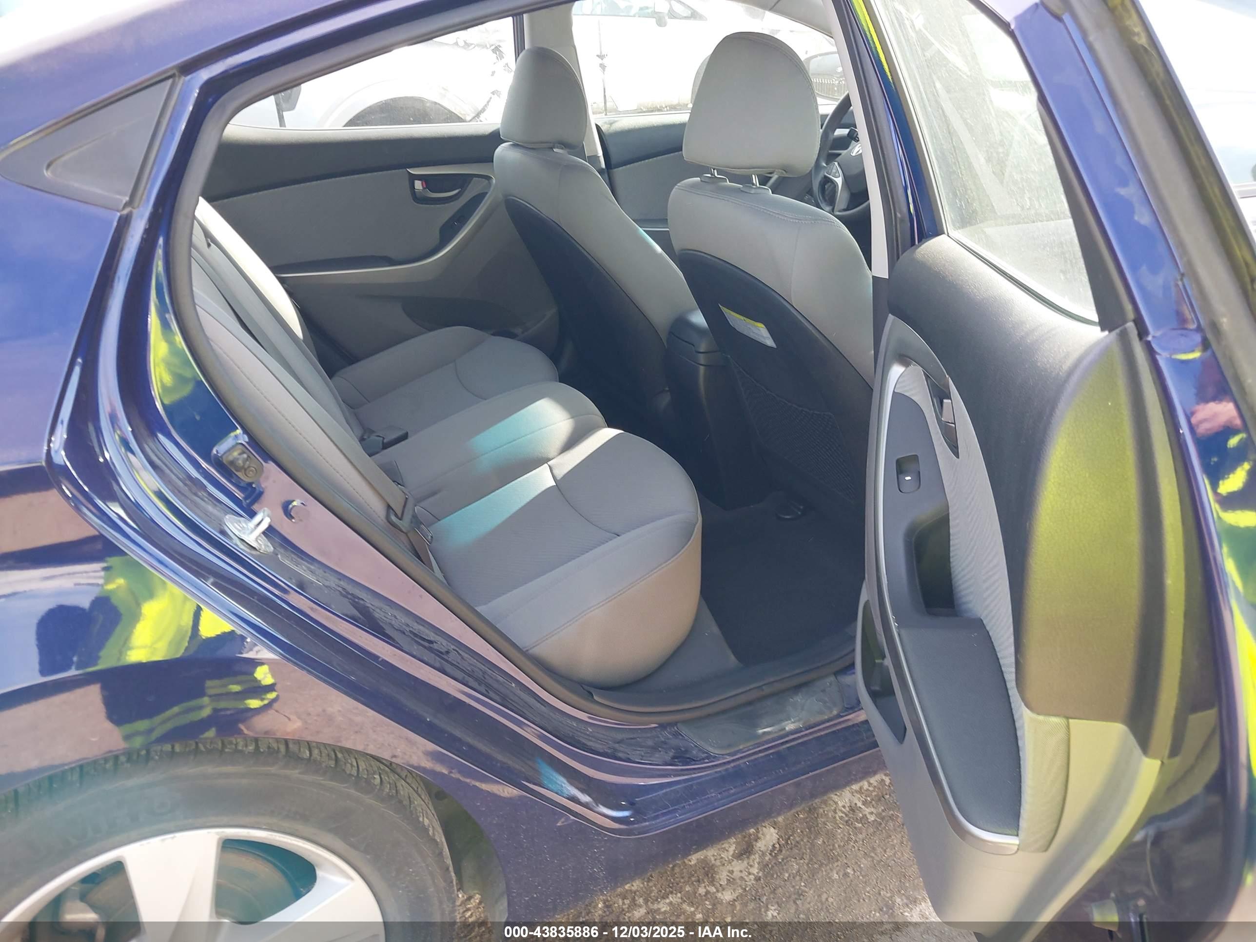 HYUNDAI ELANTRA image 8