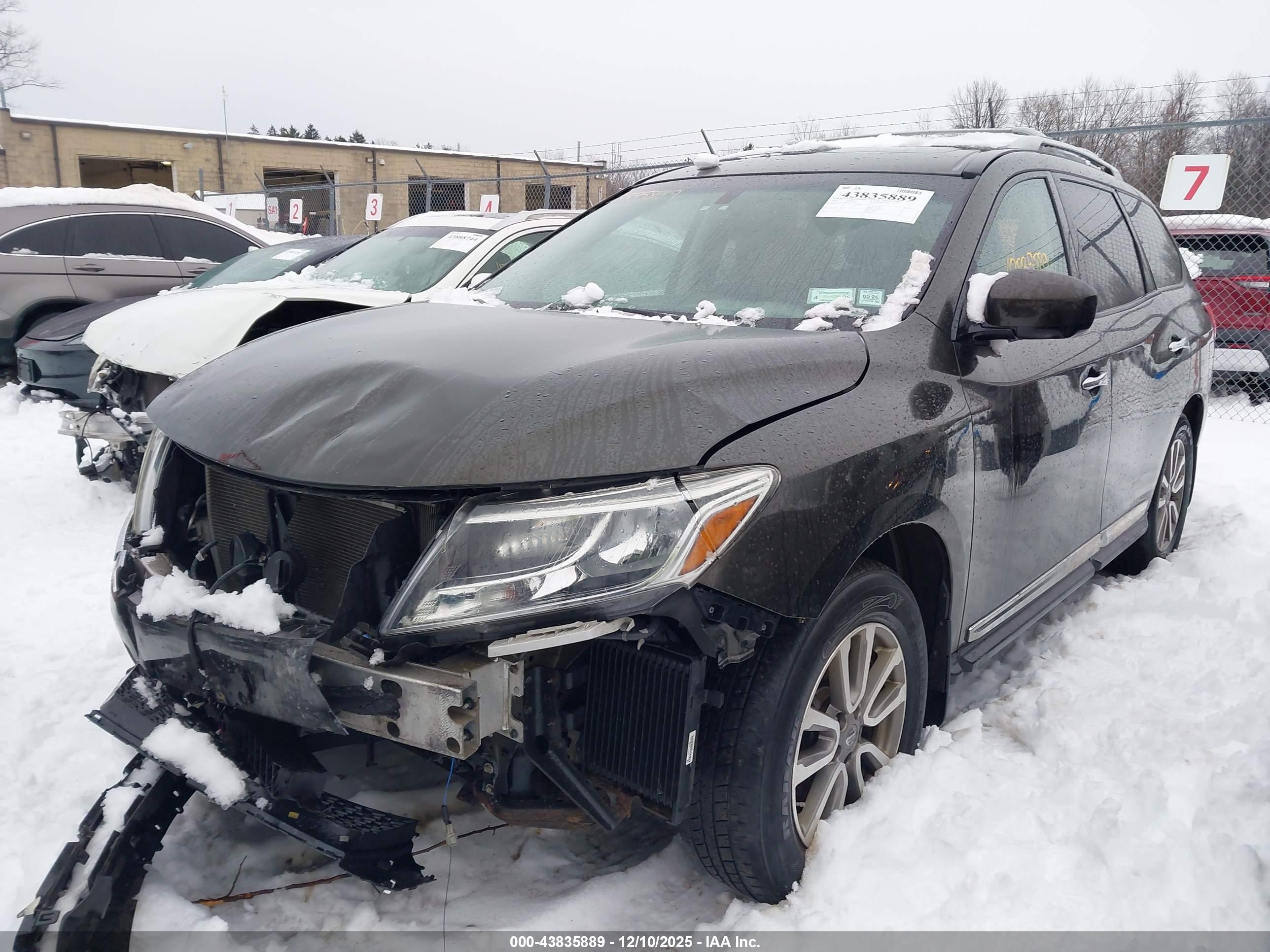 NISSAN PATHFINDER image 2