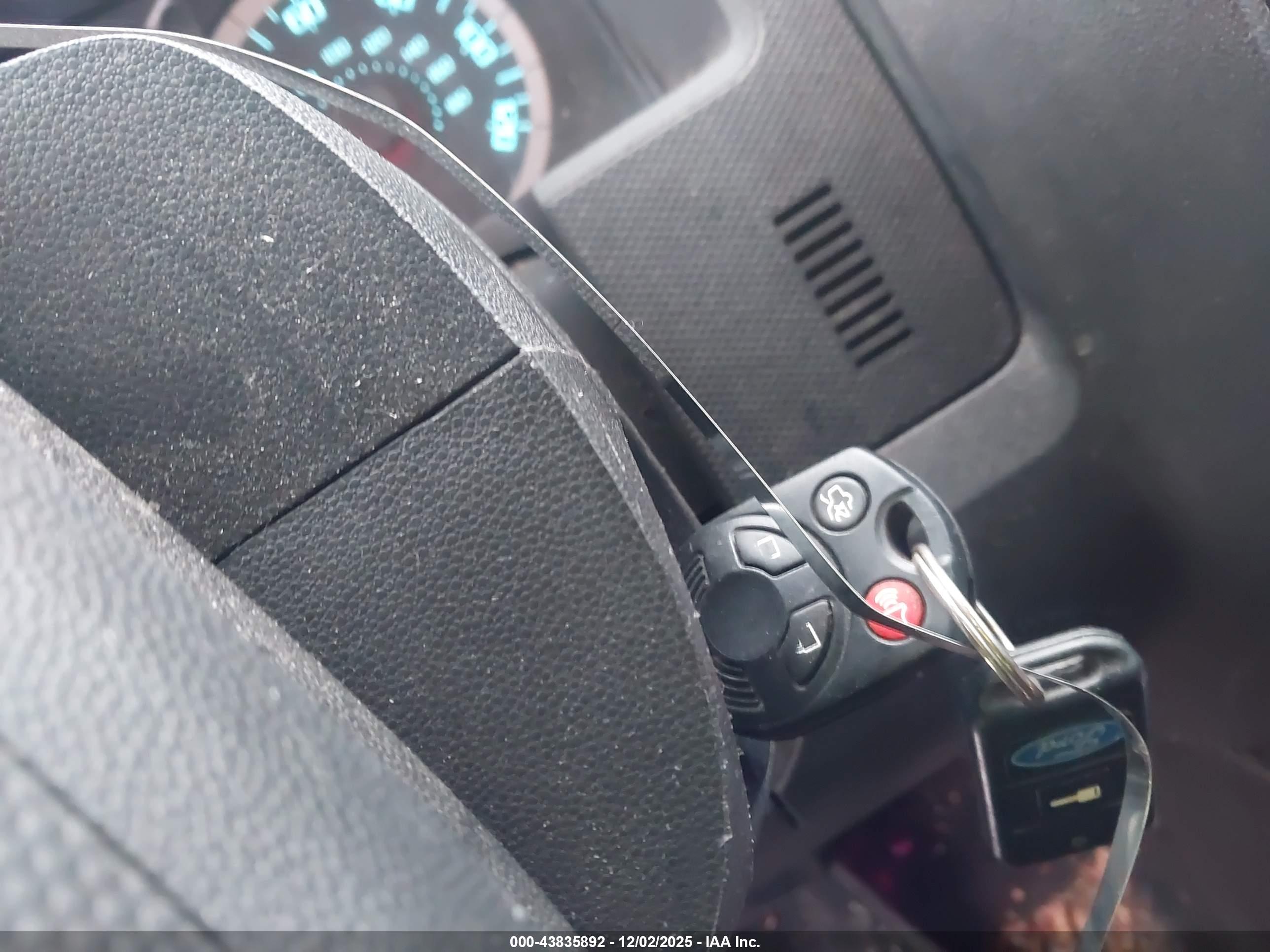 FORD ESCAPE image 11