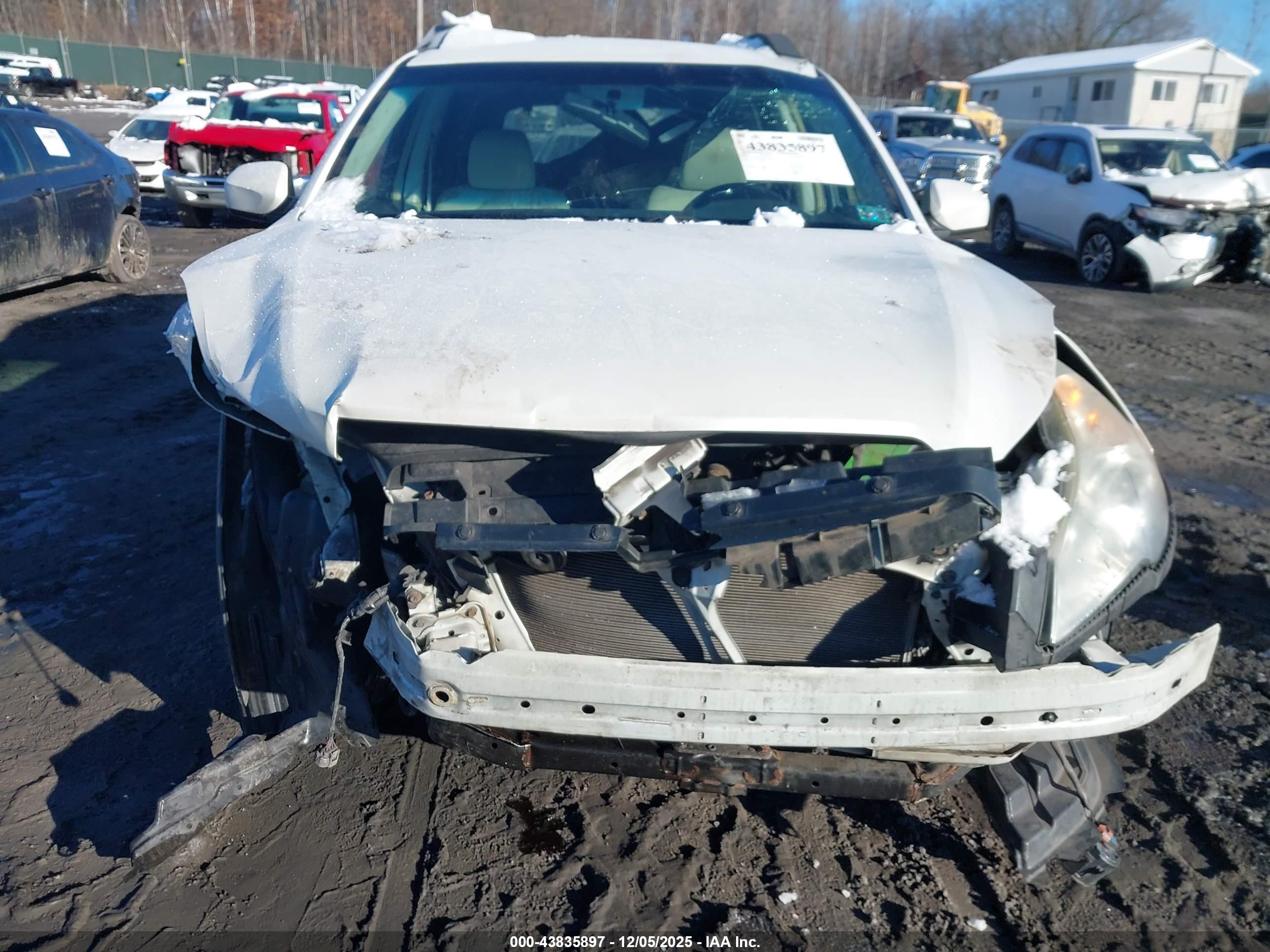 SUBARU OUTBACK image 6